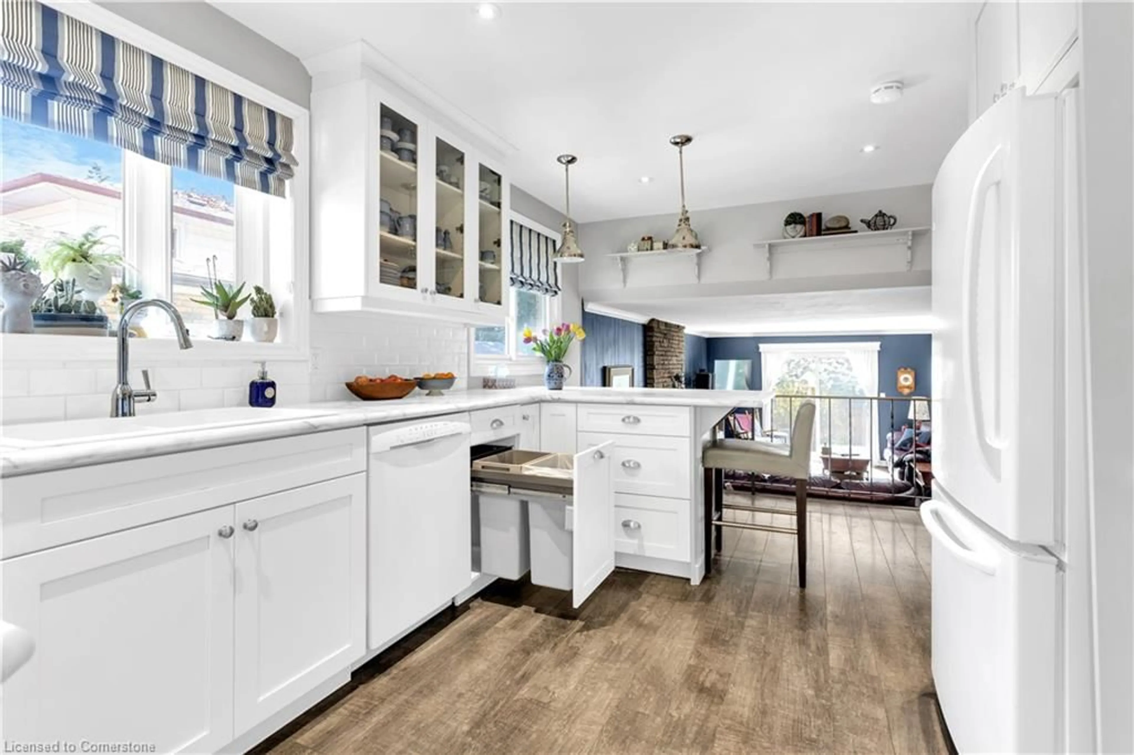 Open concept kitchen, ceramic/tile floor for 16 Edgar Dr, Brantford Ontario N3R 6X8