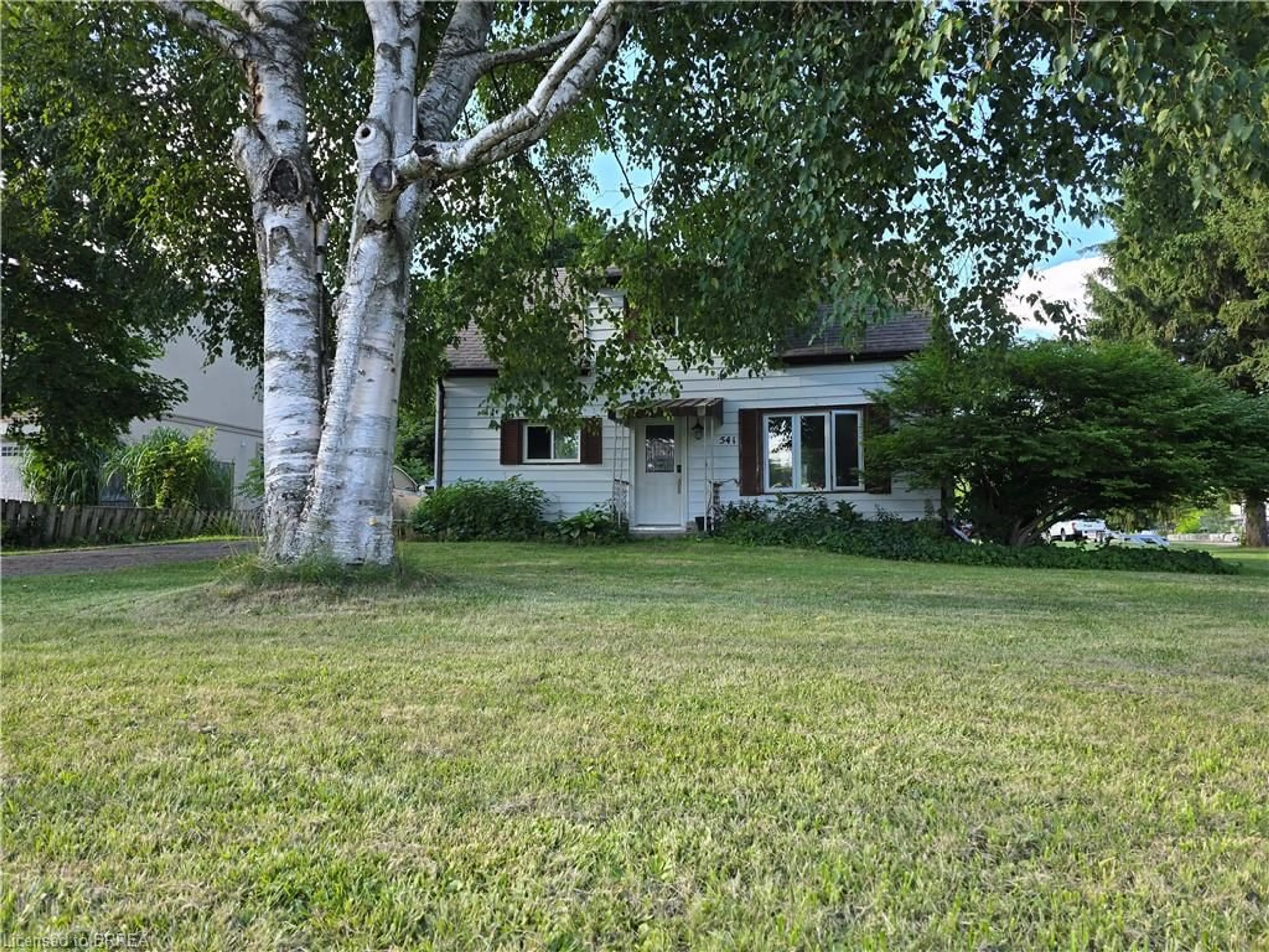 A pic from outside/outdoor area/front of a property/back of a property/a pic from drone, street for 541 Burtch Rd, Brantford Ontario N0E 1K0