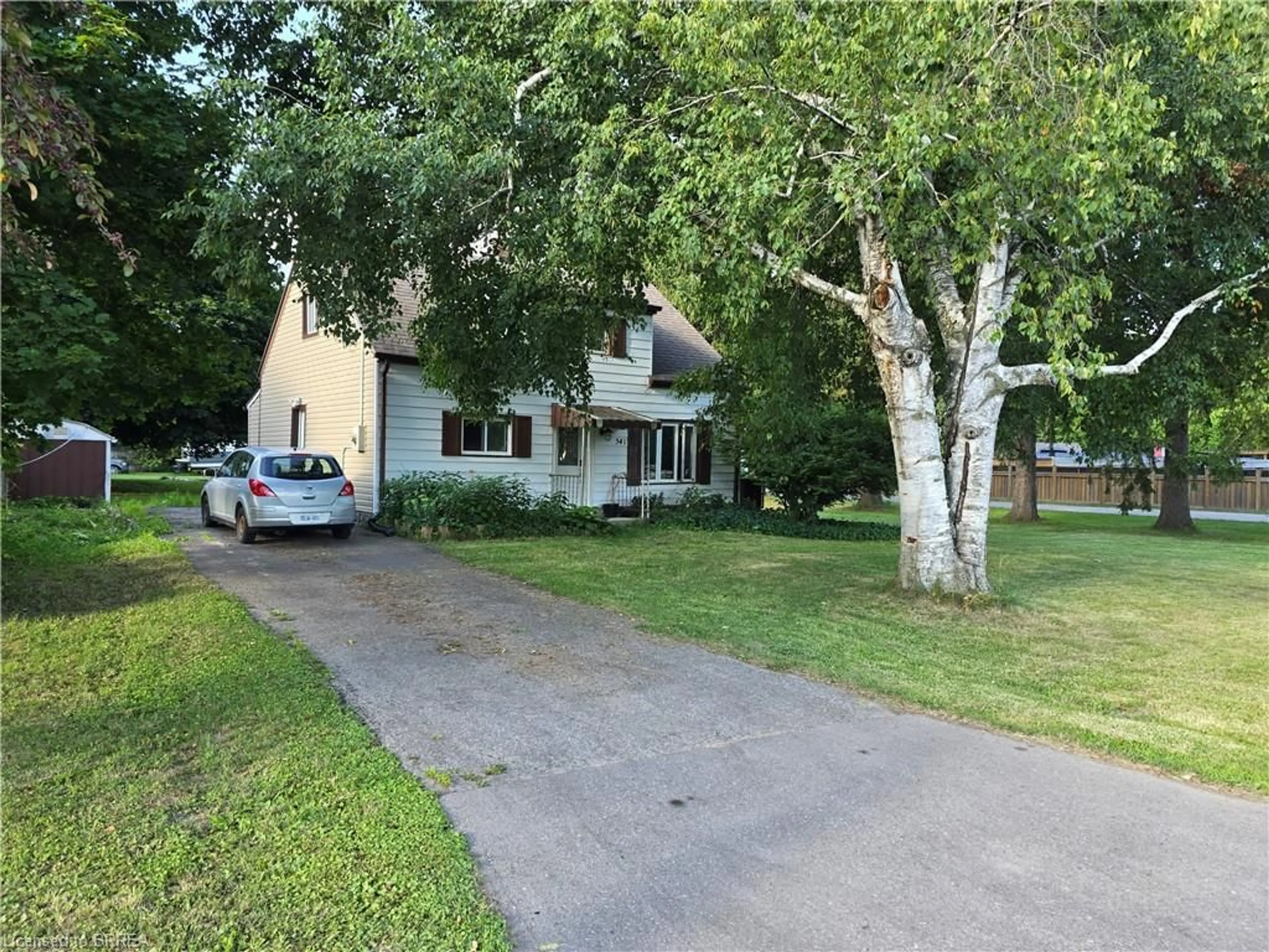 A pic from outside/outdoor area/front of a property/back of a property/a pic from drone, street for 541 Burtch Rd, Brantford Ontario N0E 1K0