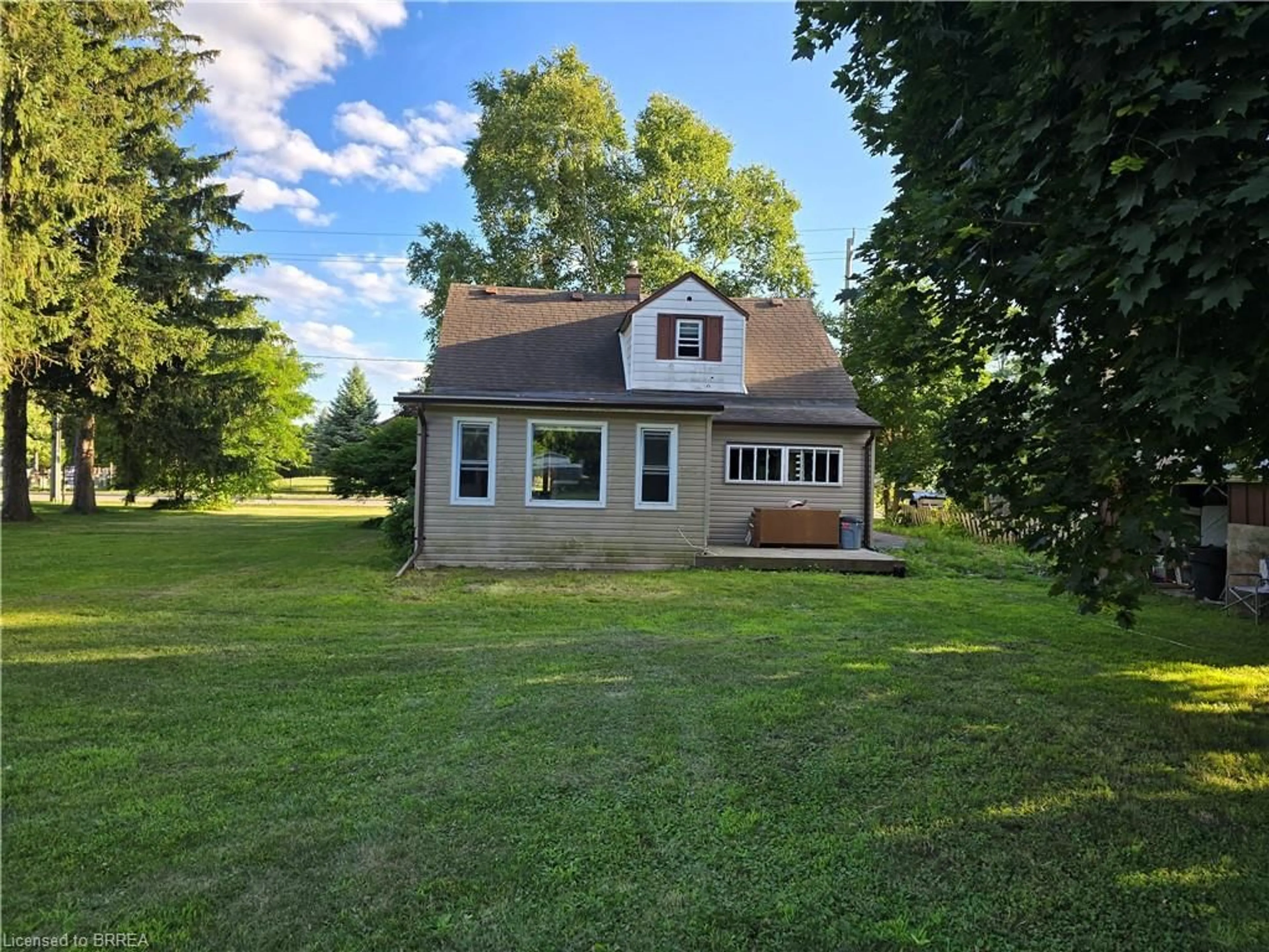 A pic from outside/outdoor area/front of a property/back of a property/a pic from drone, water/lake/river/ocean view for 541 Burtch Rd, Brantford Ontario N0E 1K0