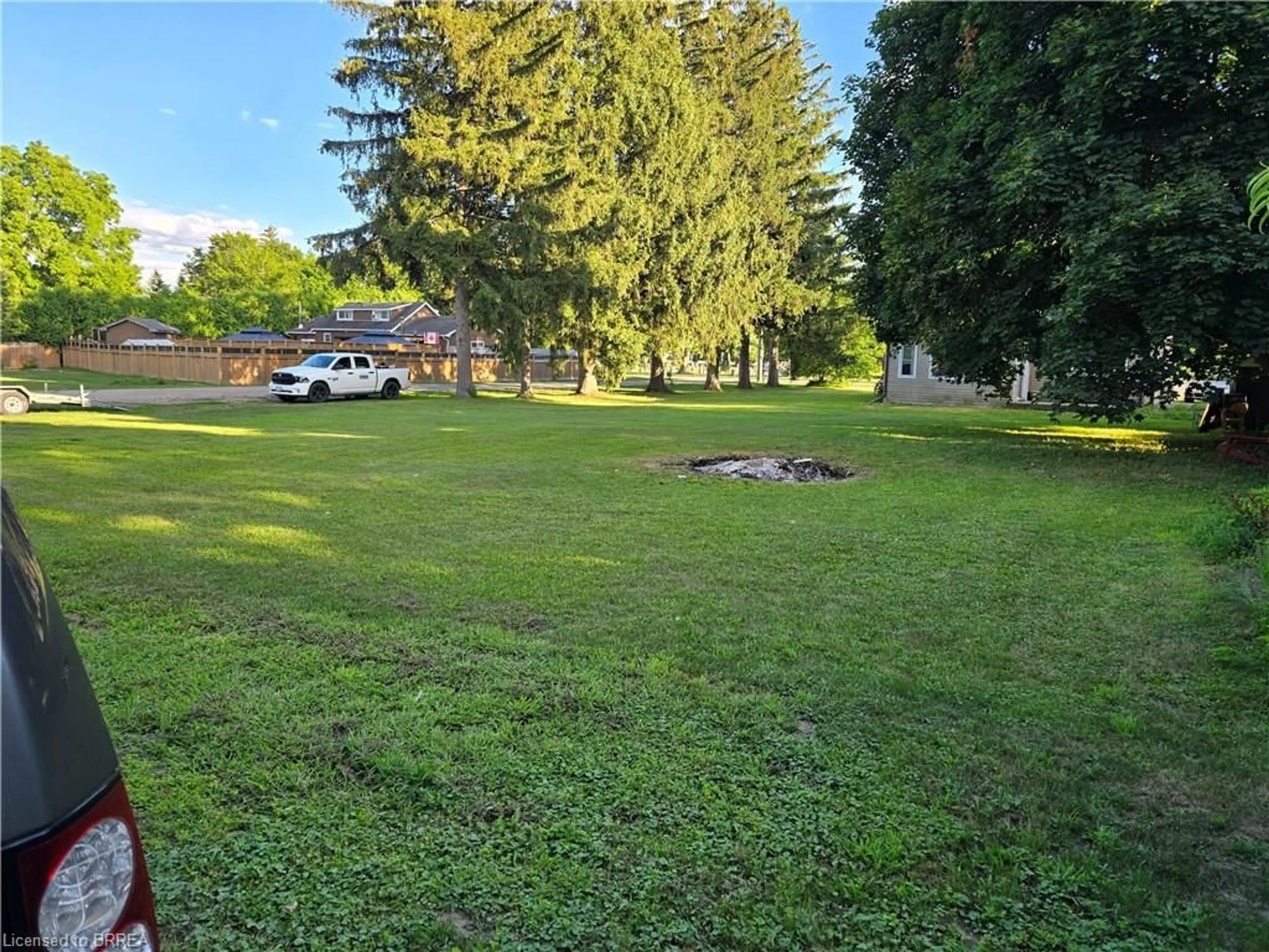 A pic from outside/outdoor area/front of a property/back of a property/a pic from drone, unknown for 541 Burtch Rd, Brantford Ontario N0E 1K0