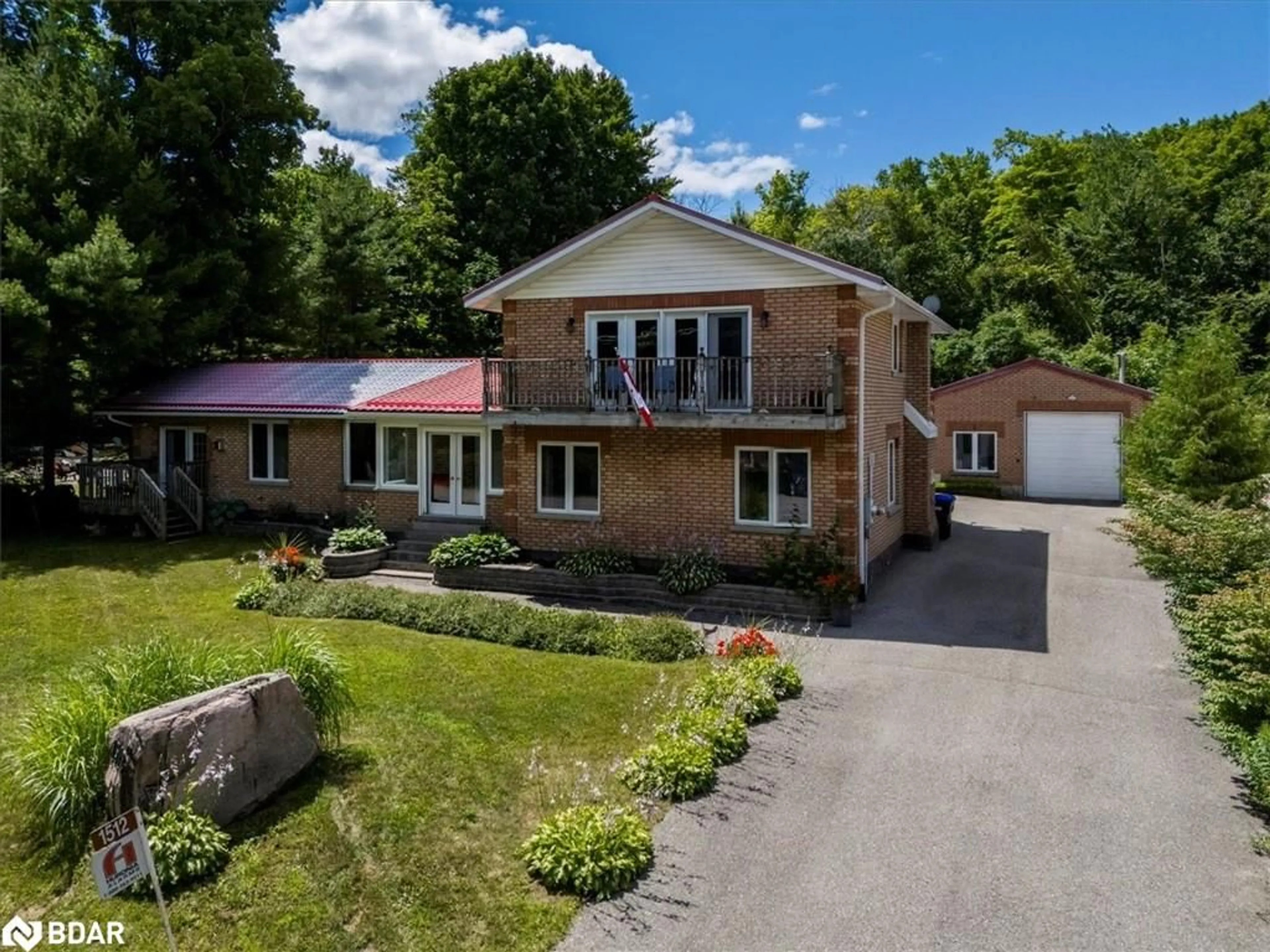A pic from outside/outdoor area/front of a property/back of a property/a pic from drone, street for 1512 Champlain Rd, Tiny Ontario L9M 0C1