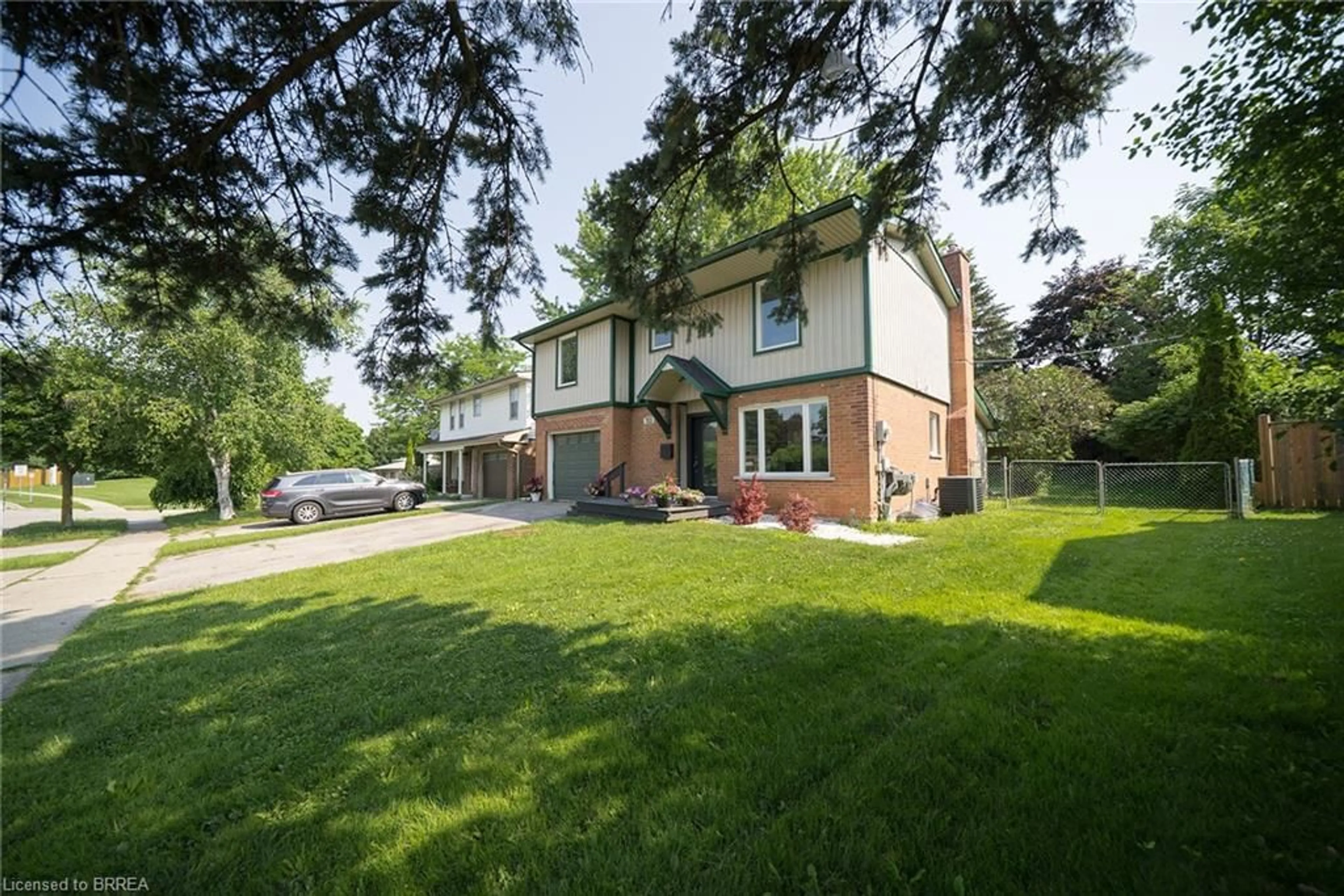 Home with brick exterior material, street for 323 Brantwood Park Rd, Brantford Ontario N3P 1G7