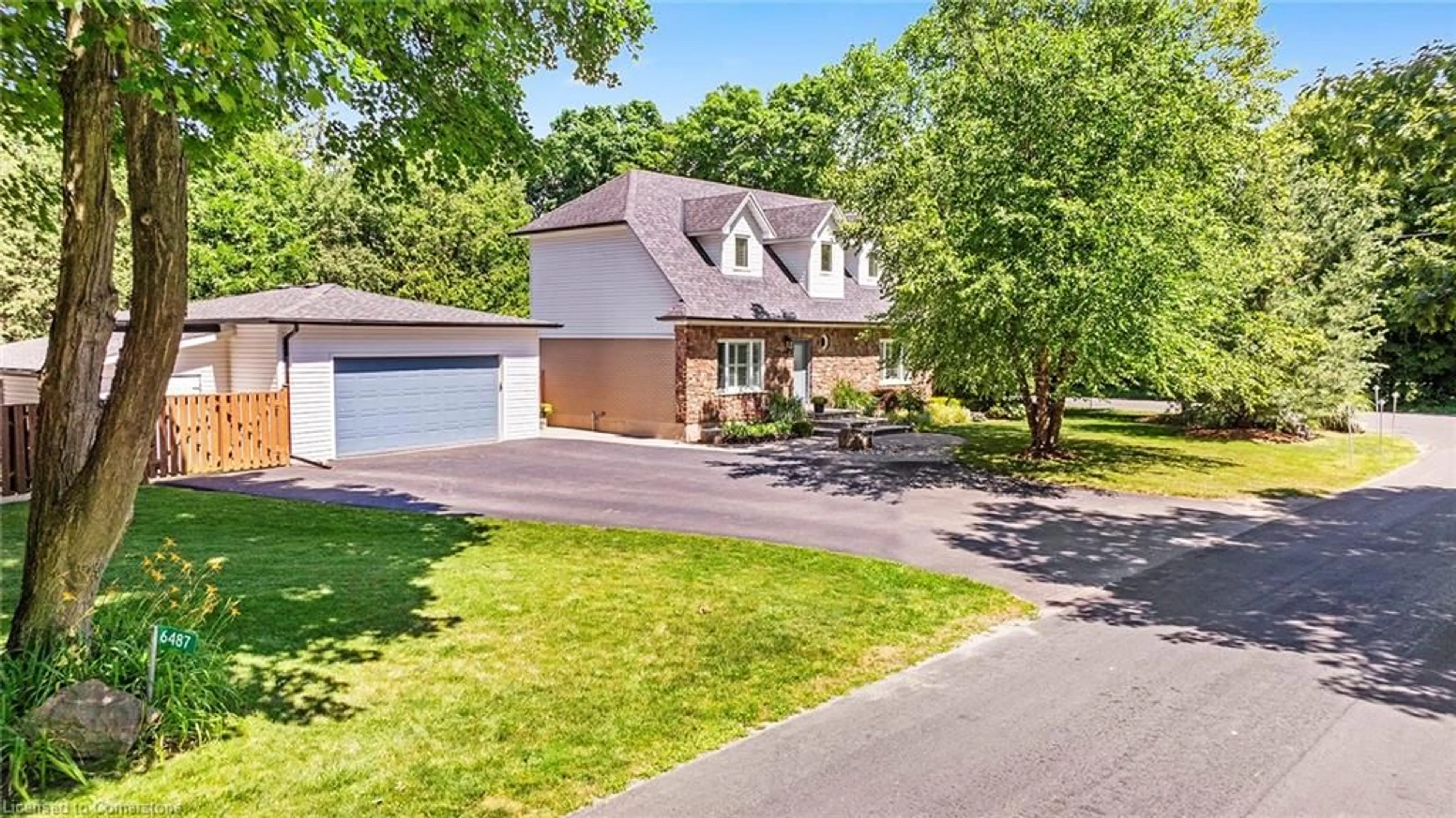 A pic from outside/outdoor area/front of a property/back of a property/a pic from drone, street for 6487 Panton St, Burlington Ontario L7P 0L7