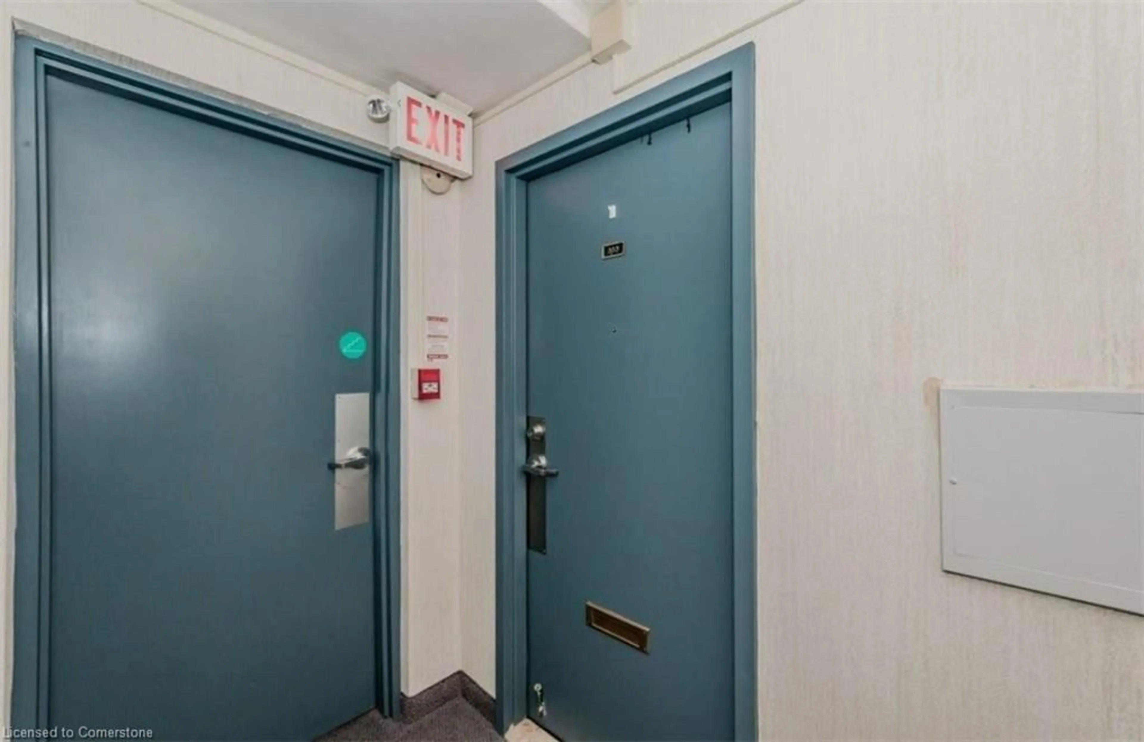 Indoor foyer for 24 Midland Dr #303, Kitchener Ontario N2A 2A8