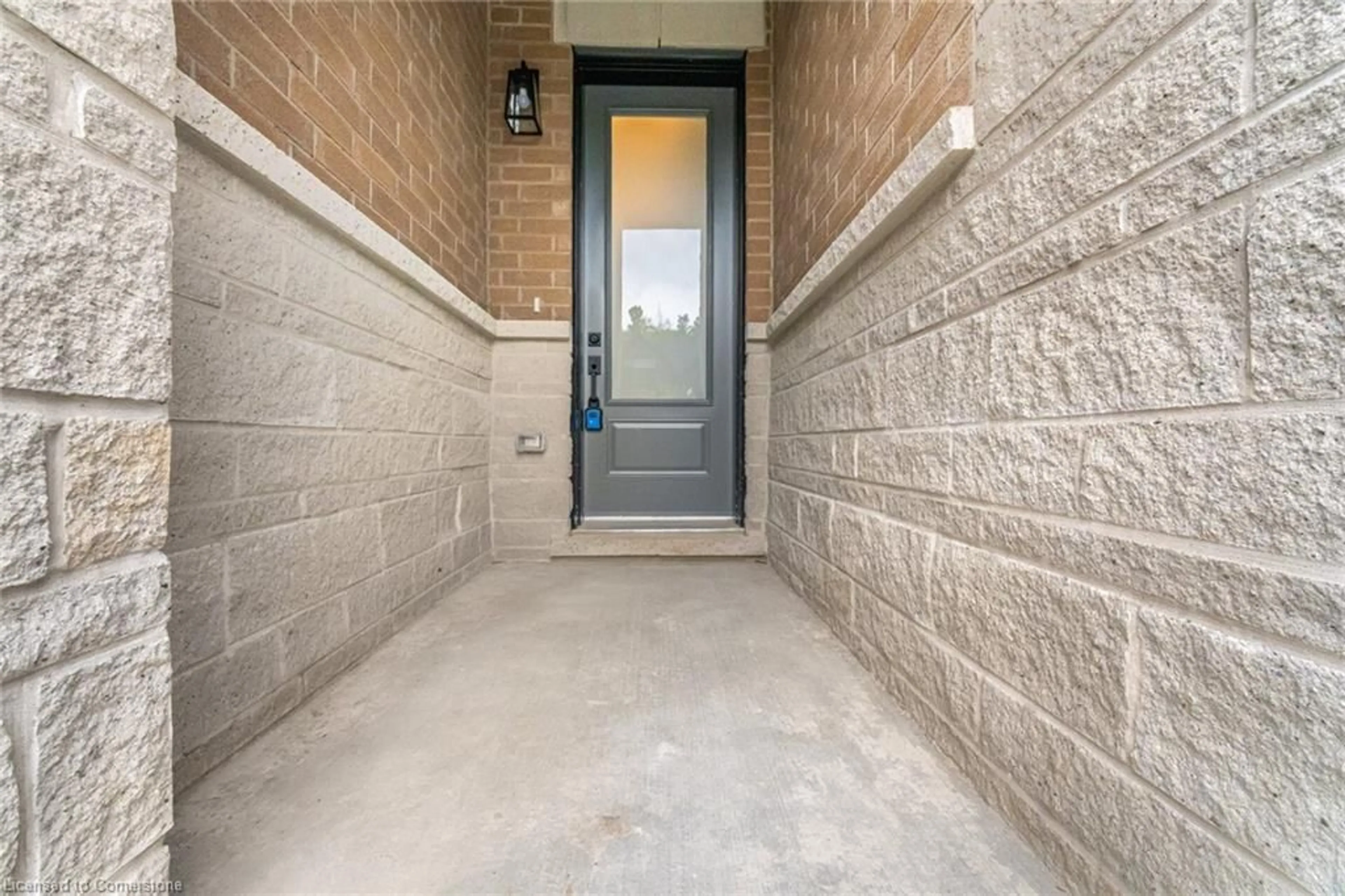 Indoor entryway for 8 Lois Torrance Trail, Uxbridge Ontario L9P 0R9