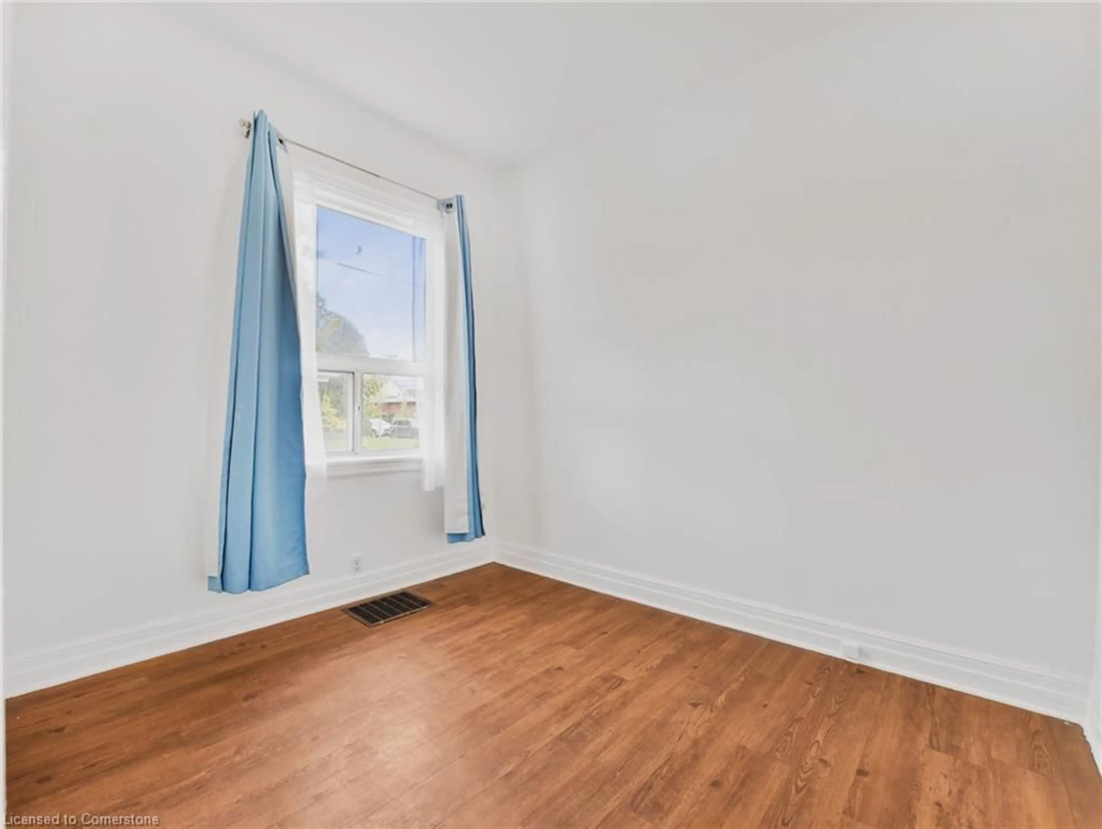 A pic of a room for 42 Ellis Ave, Hamilton Ontario L8H 4L7