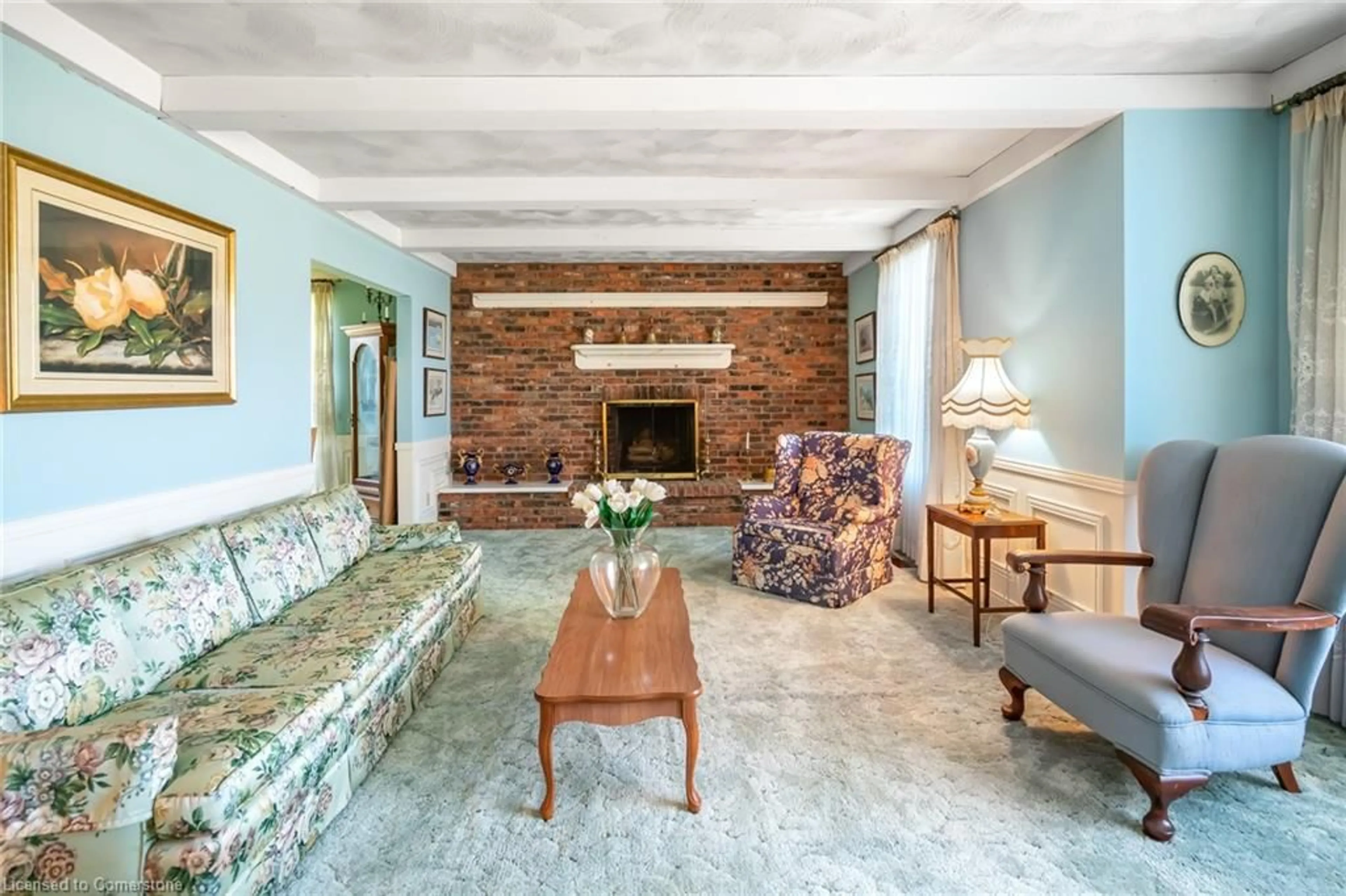 Living room with furniture, ceramic/tile floor for 5124 Greenlane Rd, Lincoln Ontario L3J 1M8