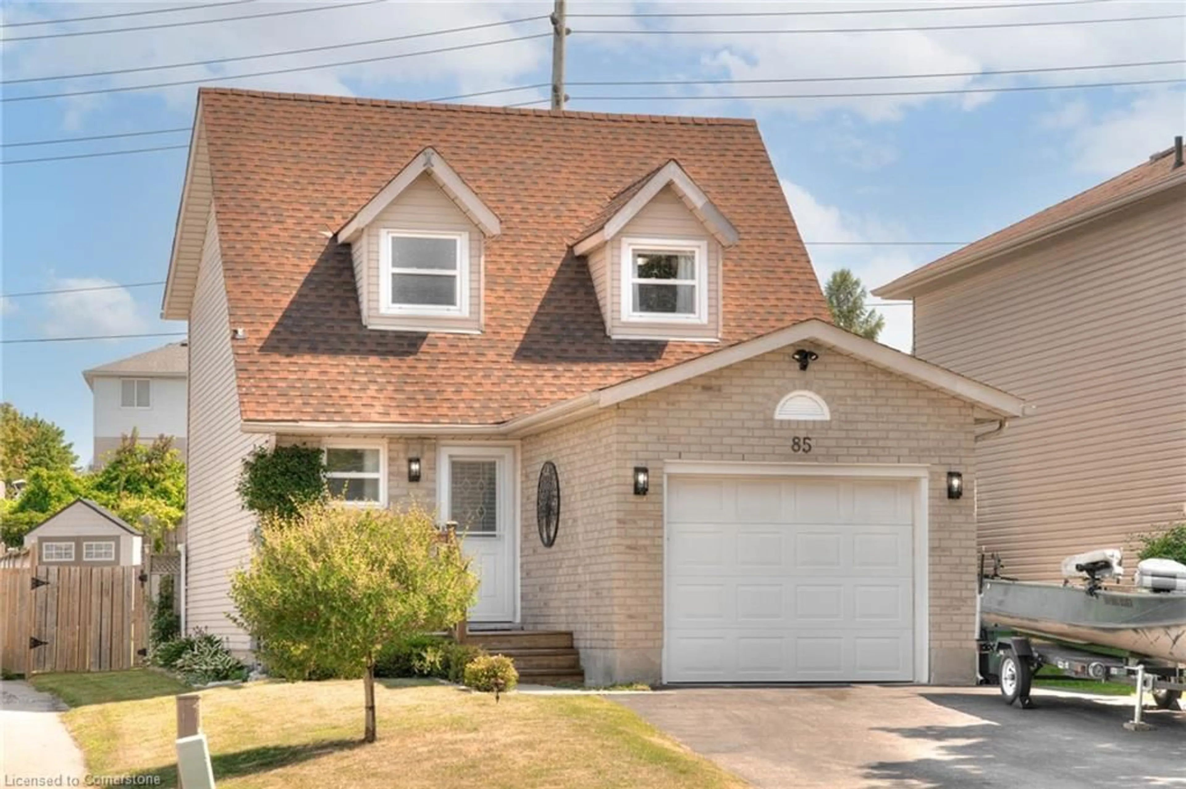 Home with vinyl exterior material, street for 85 Glenbrook Cres, Cambridge Ontario N1R 7Z2