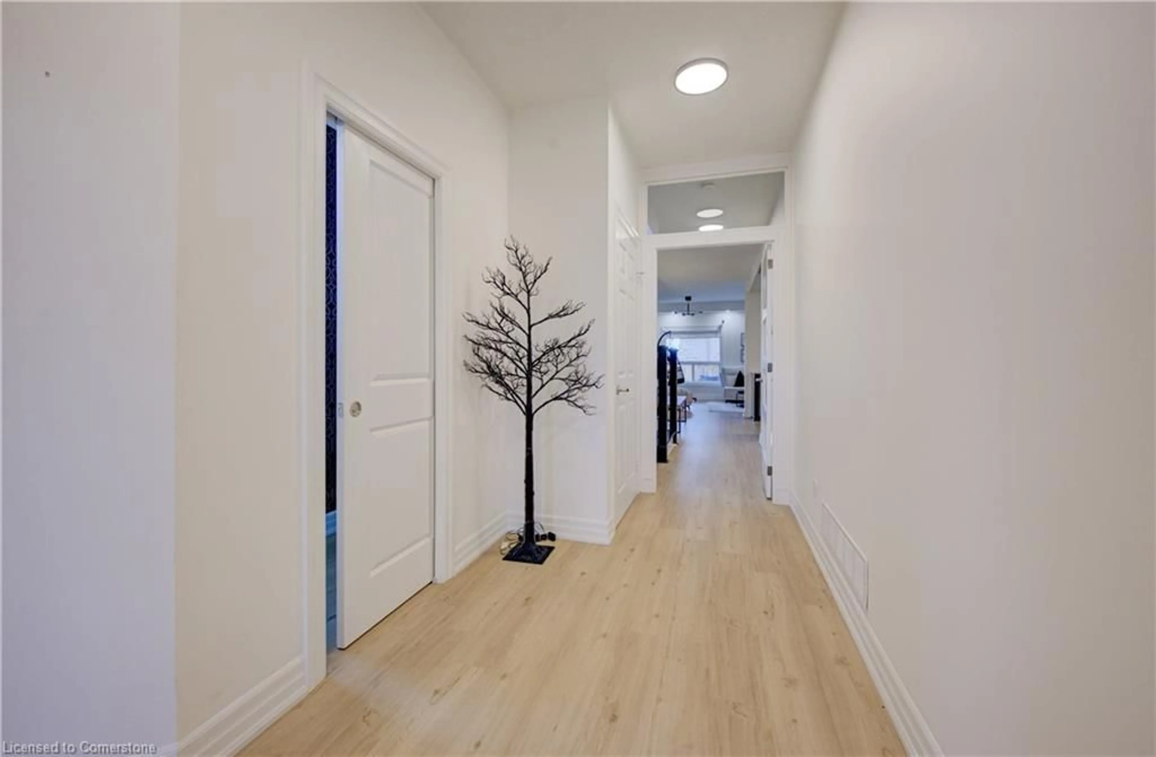 Indoor foyer for 275 Falconridge Dr, Kitchener Ontario N2K 0C5