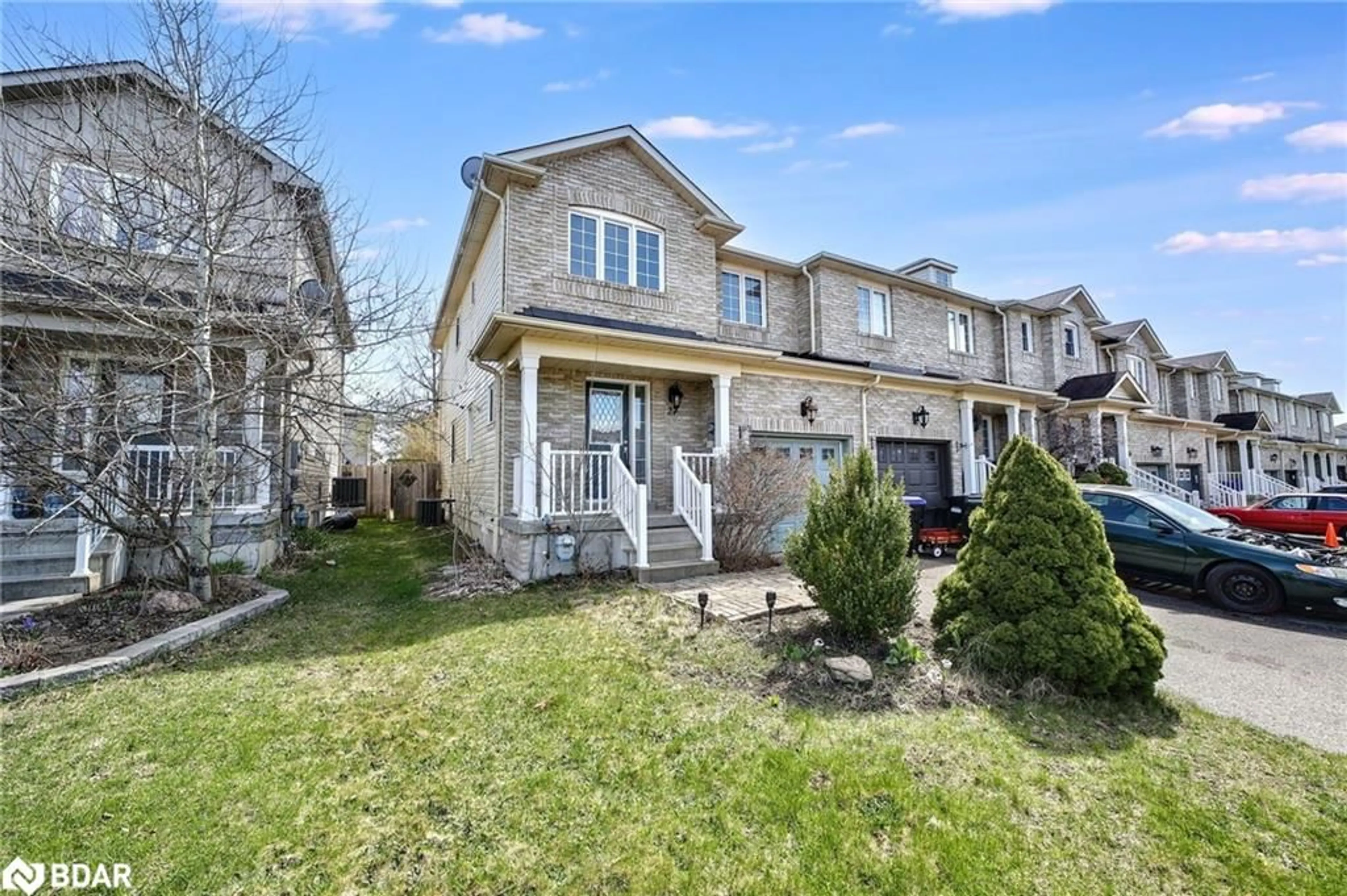 A pic from outside/outdoor area/front of a property/back of a property/a pic from drone, street for 27 Admiral Cres, Angus Ontario L3W 0E5