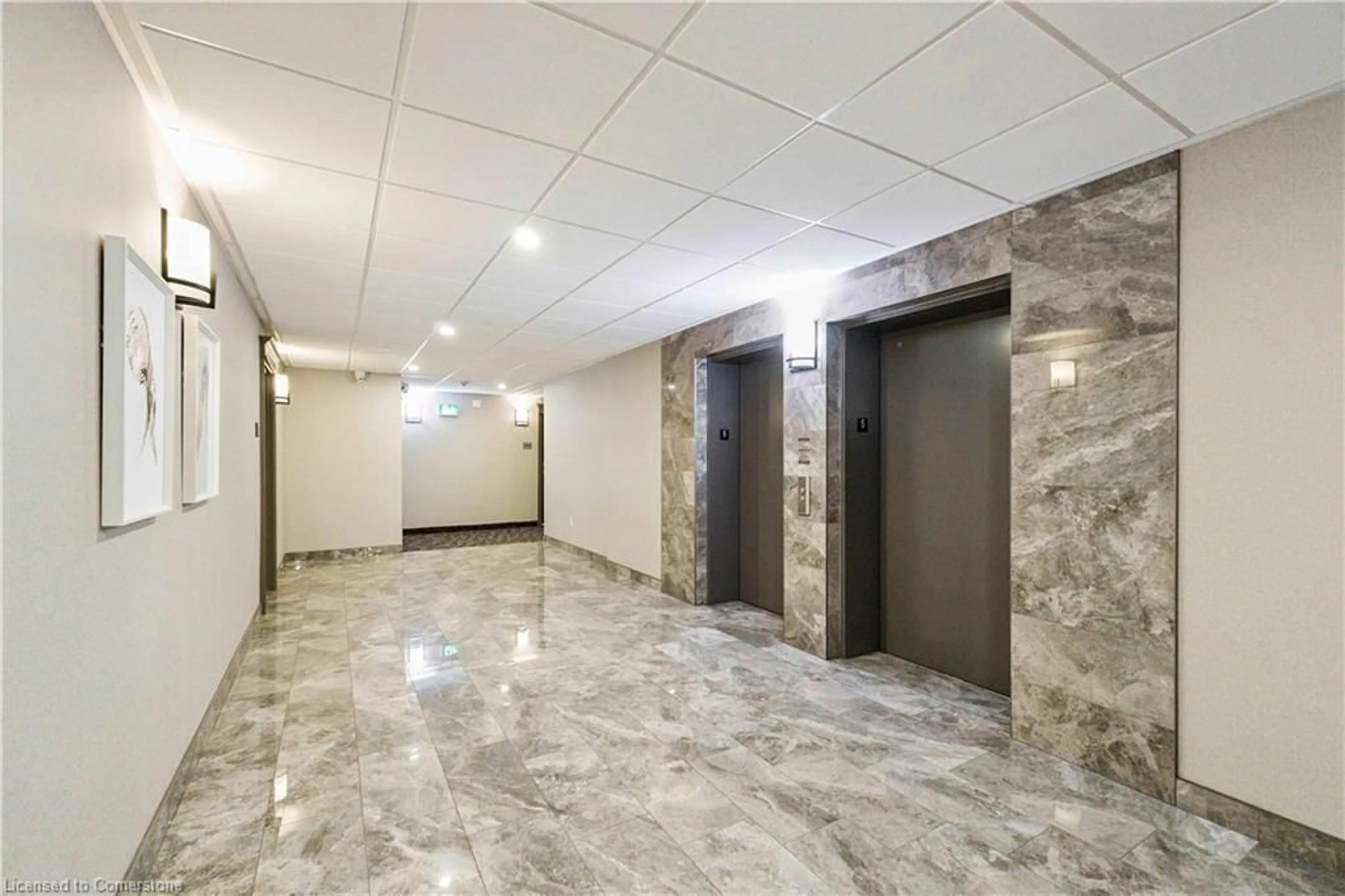 Indoor foyer for 101 Shoreview Pl #522, Stoney Creek Ontario L8E 0K2