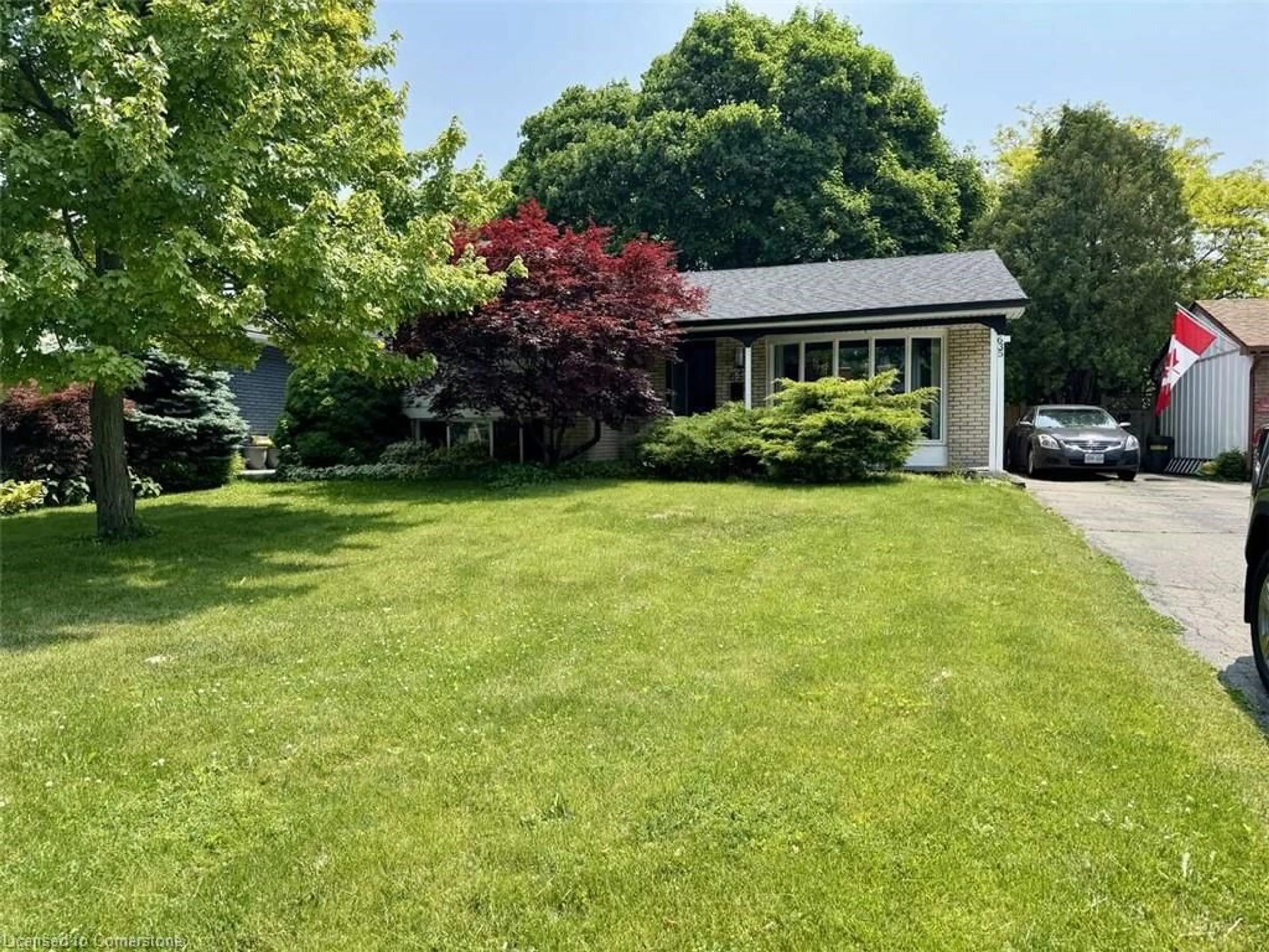 A pic from outside/outdoor area/front of a property/back of a property/a pic from drone, street for 635 Bridle WOOD, Burlington Ontario L7L 4E2