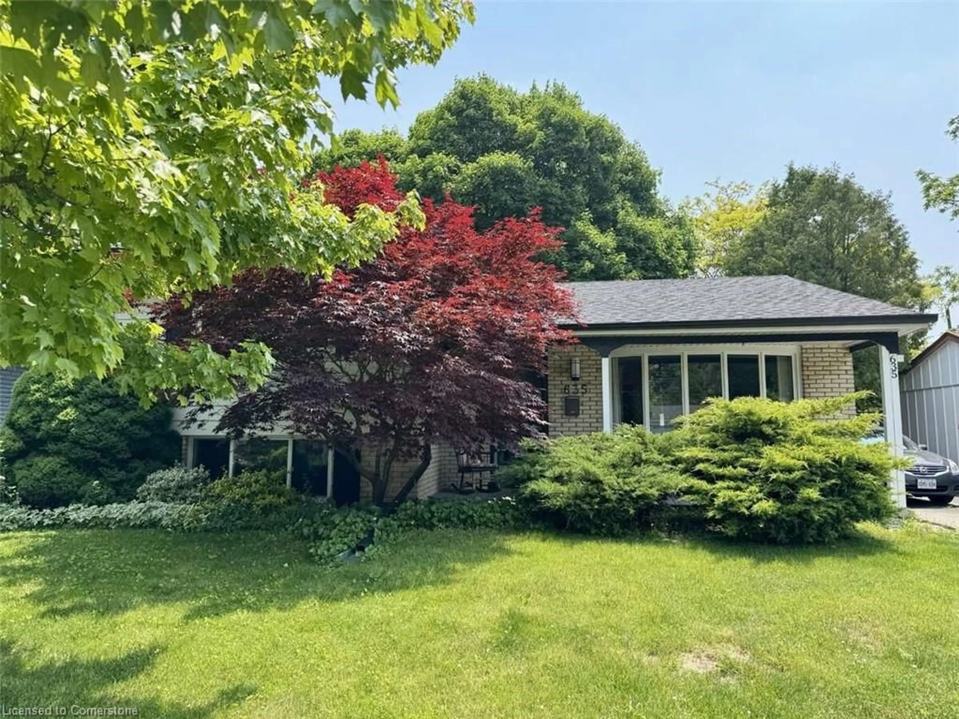 A pic from outside/outdoor area/front of a property/back of a property/a pic from drone, unknown for 635 Bridle WOOD, Burlington Ontario L7L 4E2