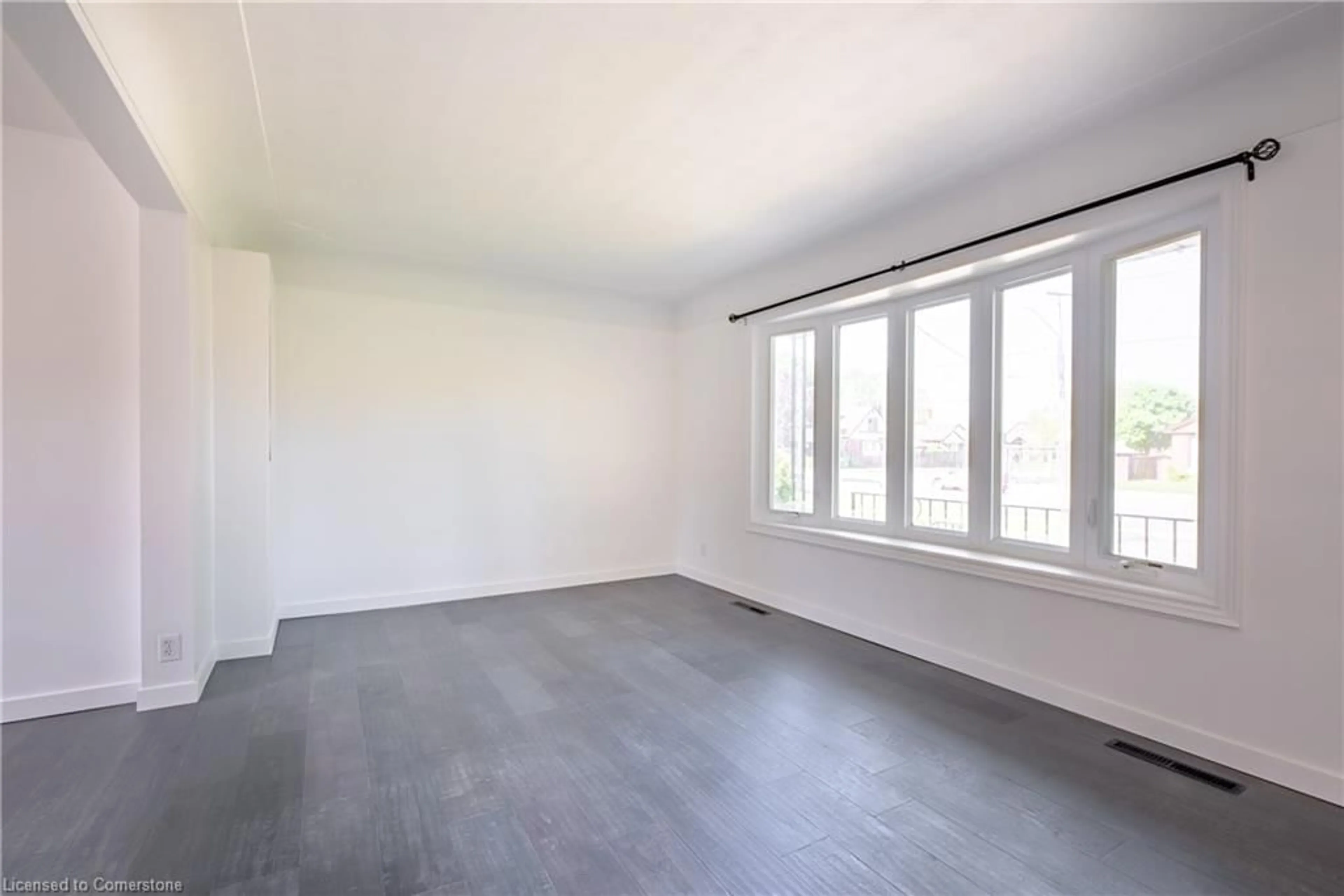 A pic of a room for 423 Upper Ottawa St, Hamilton Ontario L8T 3S9