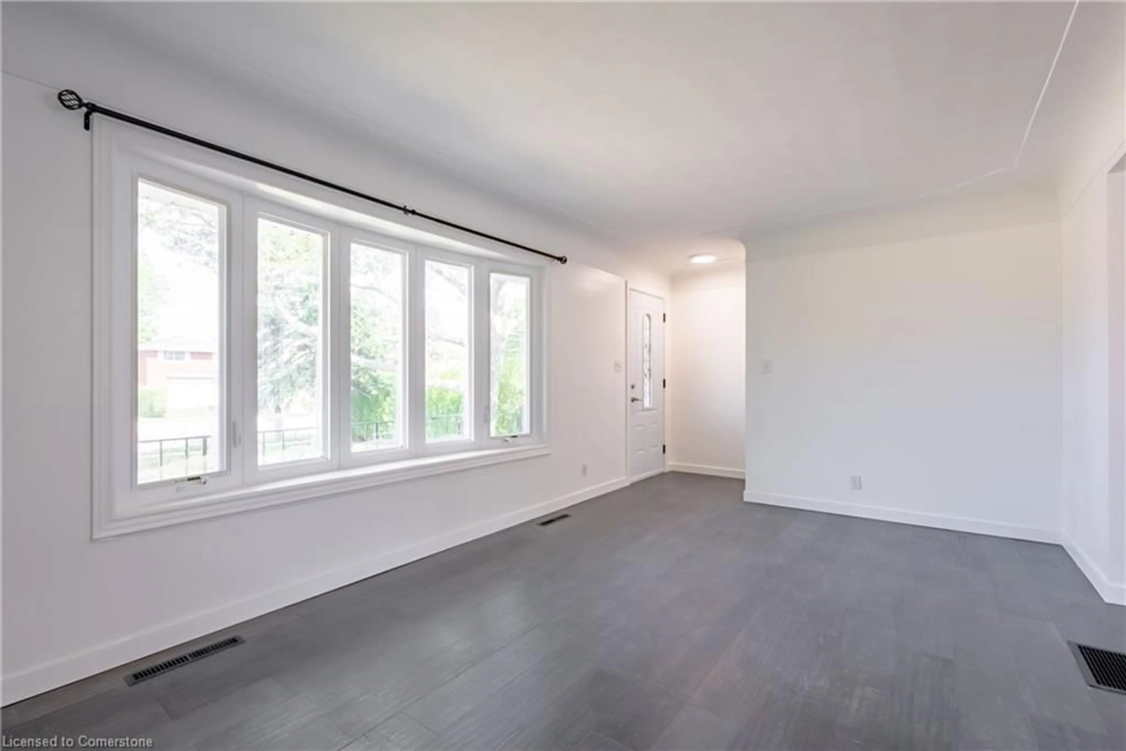 A pic of a room for 423 Upper Ottawa St, Hamilton Ontario L8T 3S9