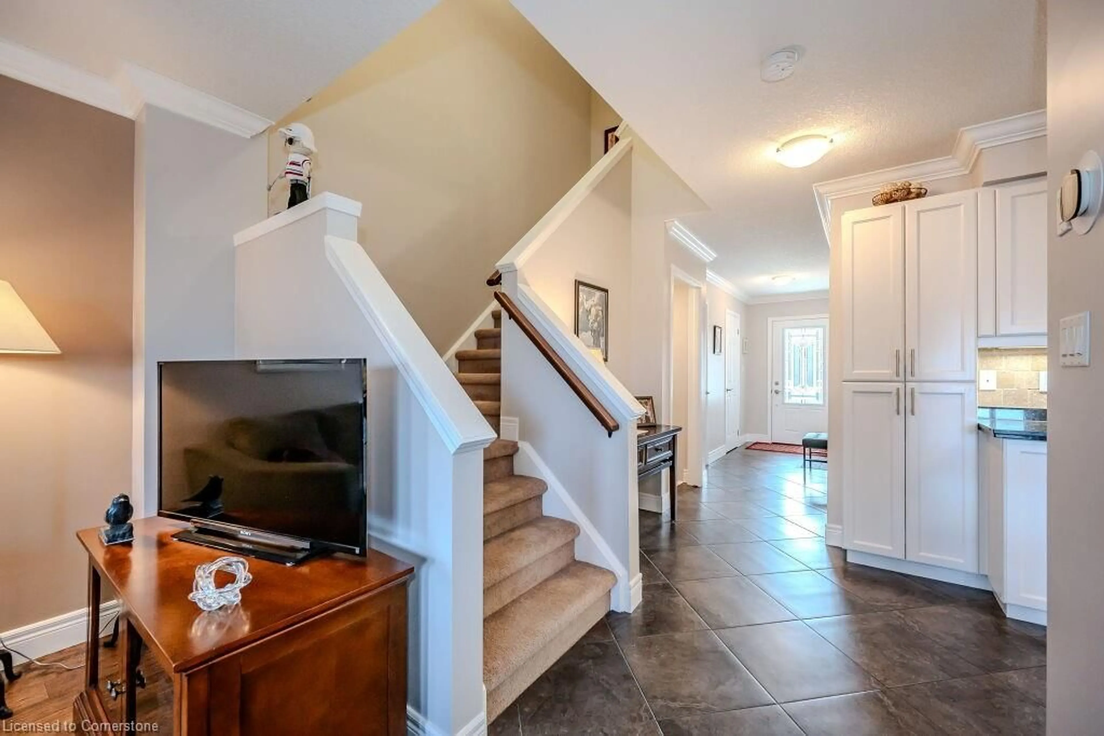 Indoor entryway for 512 Northbrook Pl, Kitchener Ontario N2R 0A3