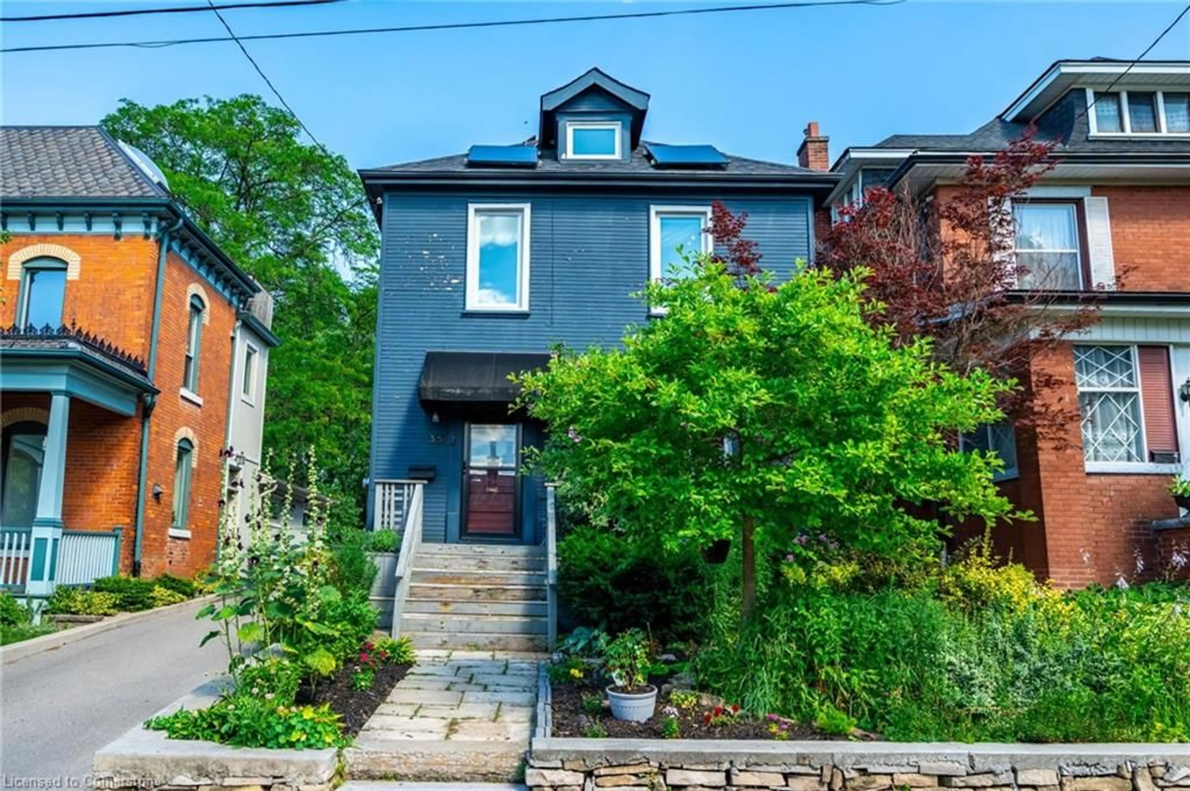 Home with brick exterior material, street for 35 Mountain Ave, Hamilton Ontario L8P 4E8