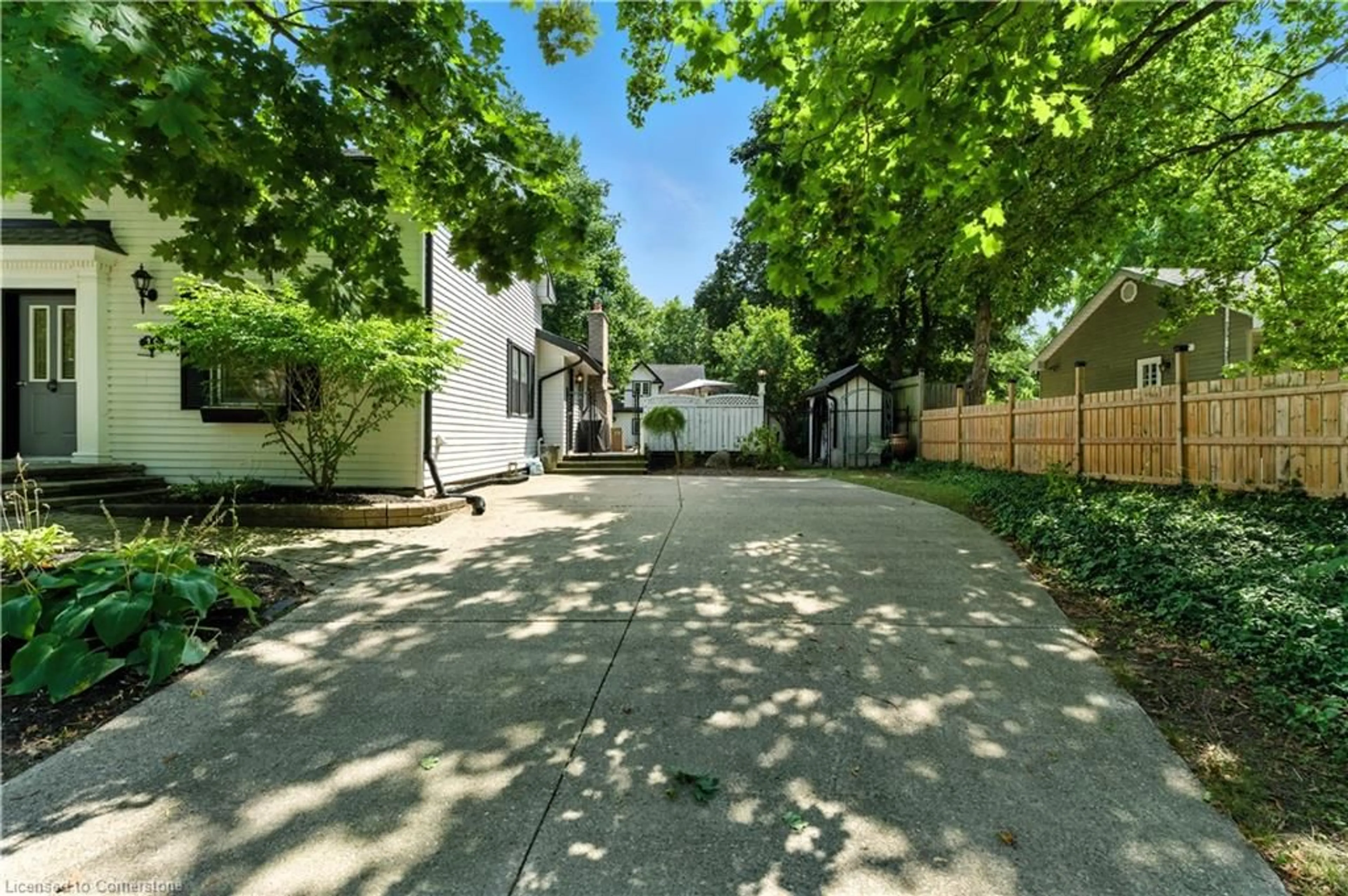 A pic from outside/outdoor area/front of a property/back of a property/a pic from drone, street for 143 Piper St, Ayr Ontario N0B 1E0