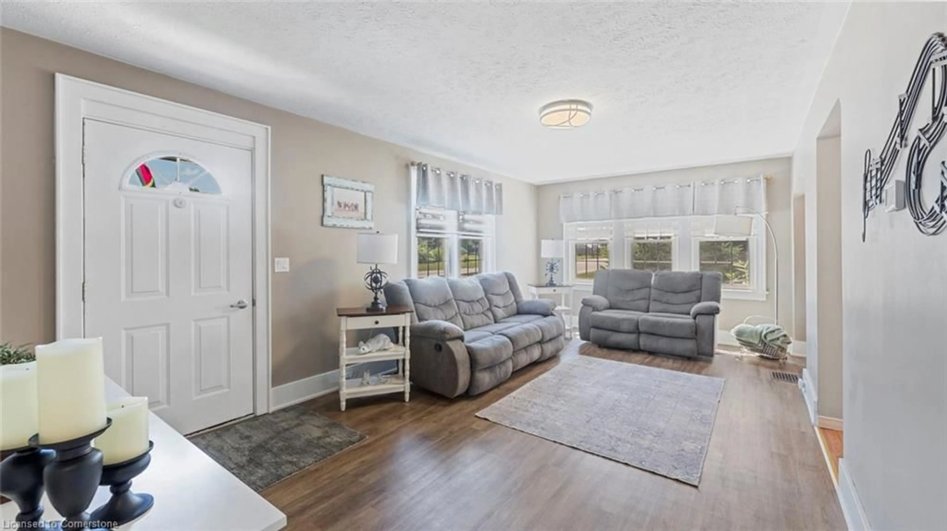 Living room with furniture, unknown for 2185 24 Hwy, Norfolk Ontario N3Y 4K2