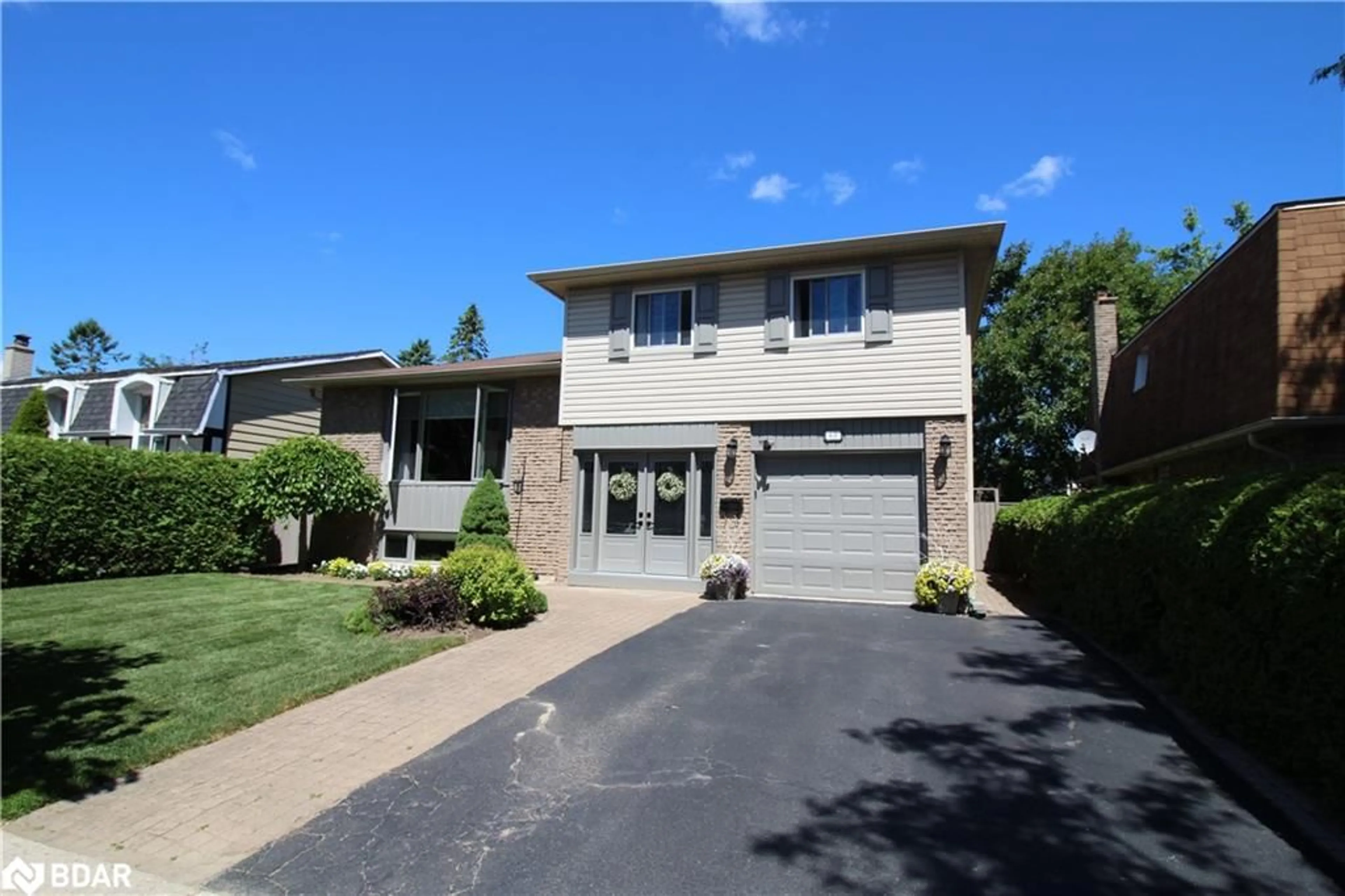 Home with brick exterior material, street for 60 Chieftain Cres, Barrie Ontario L4N 4L8