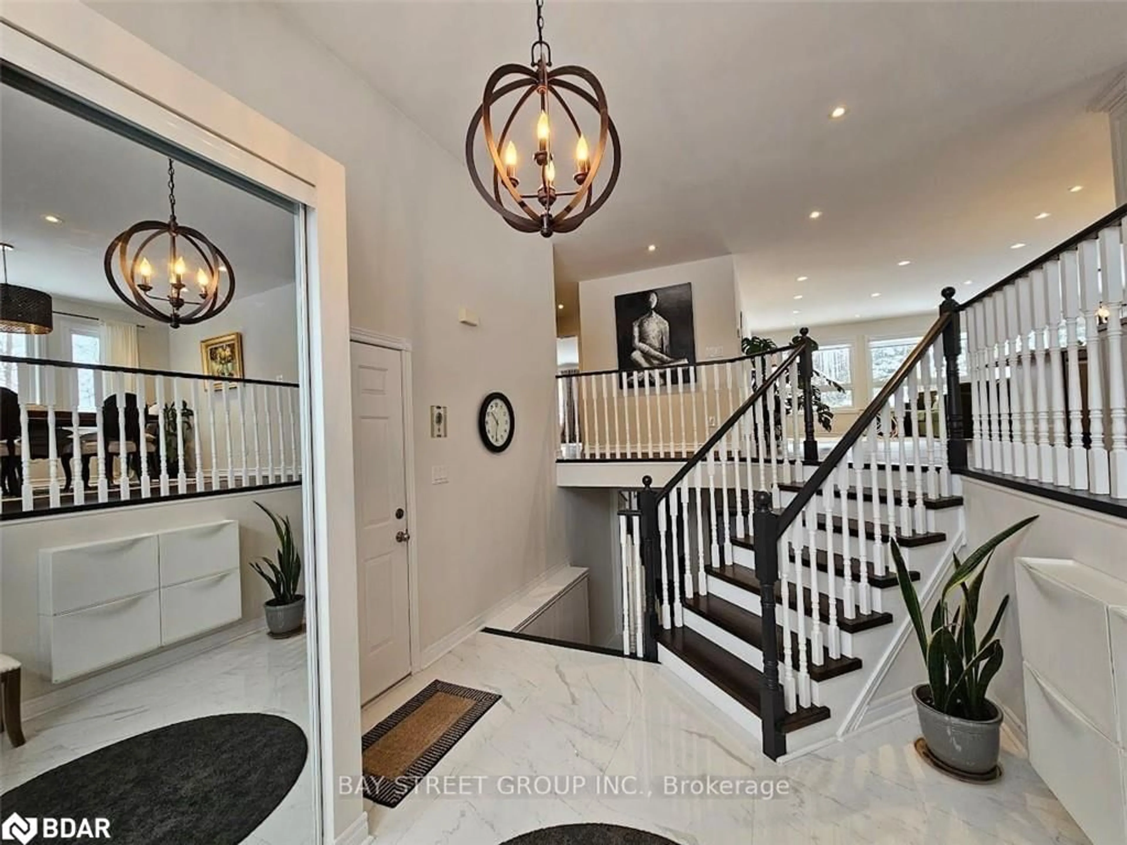 Indoor entryway for 469 Ramblewood Dr, Wasaga Beach Ontario L9Z 1P6