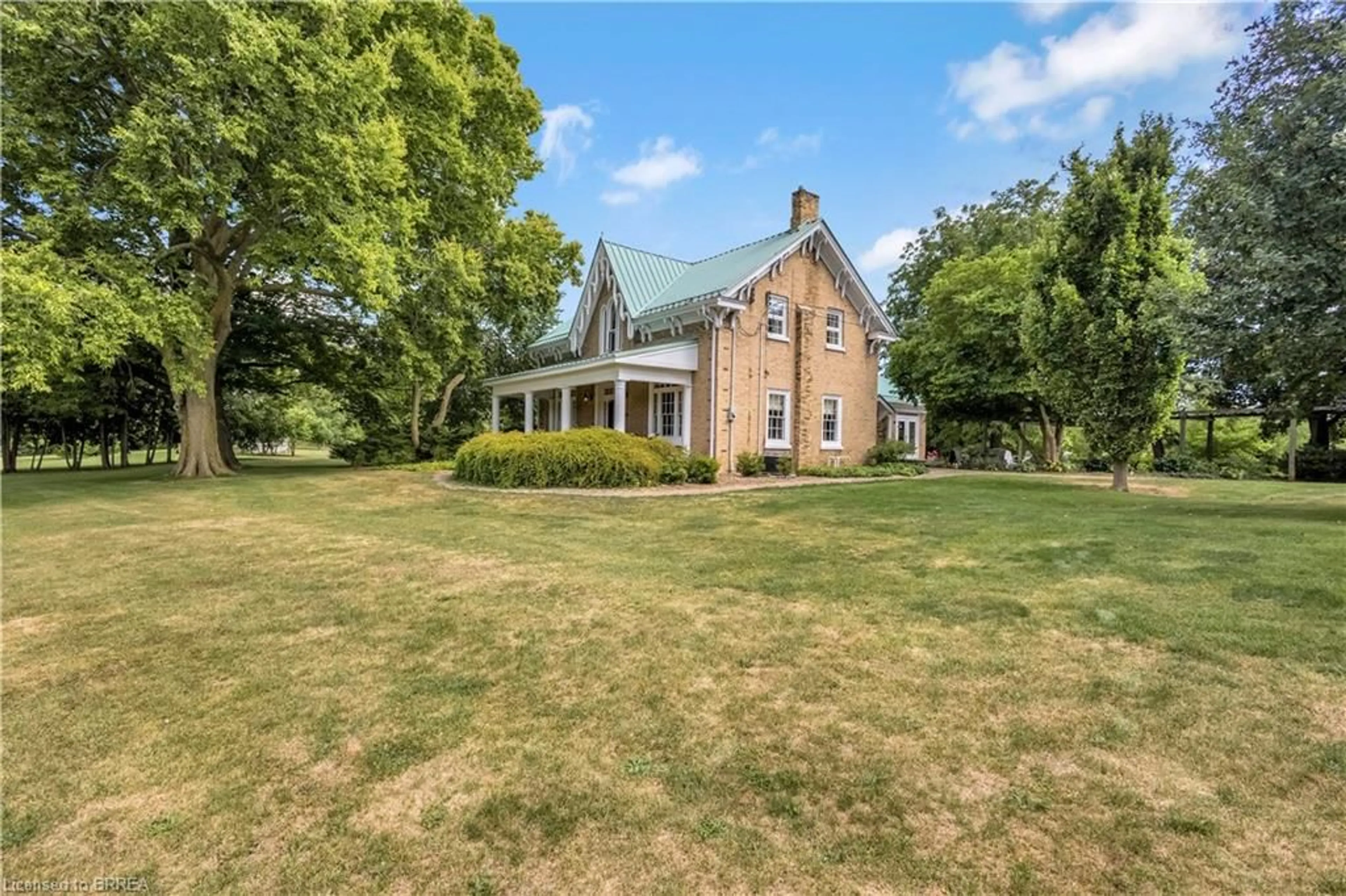 A pic from outside/outdoor area/front of a property/back of a property/a pic from drone, building for 182 River Rd, Brantford Ontario N3R 0C1
