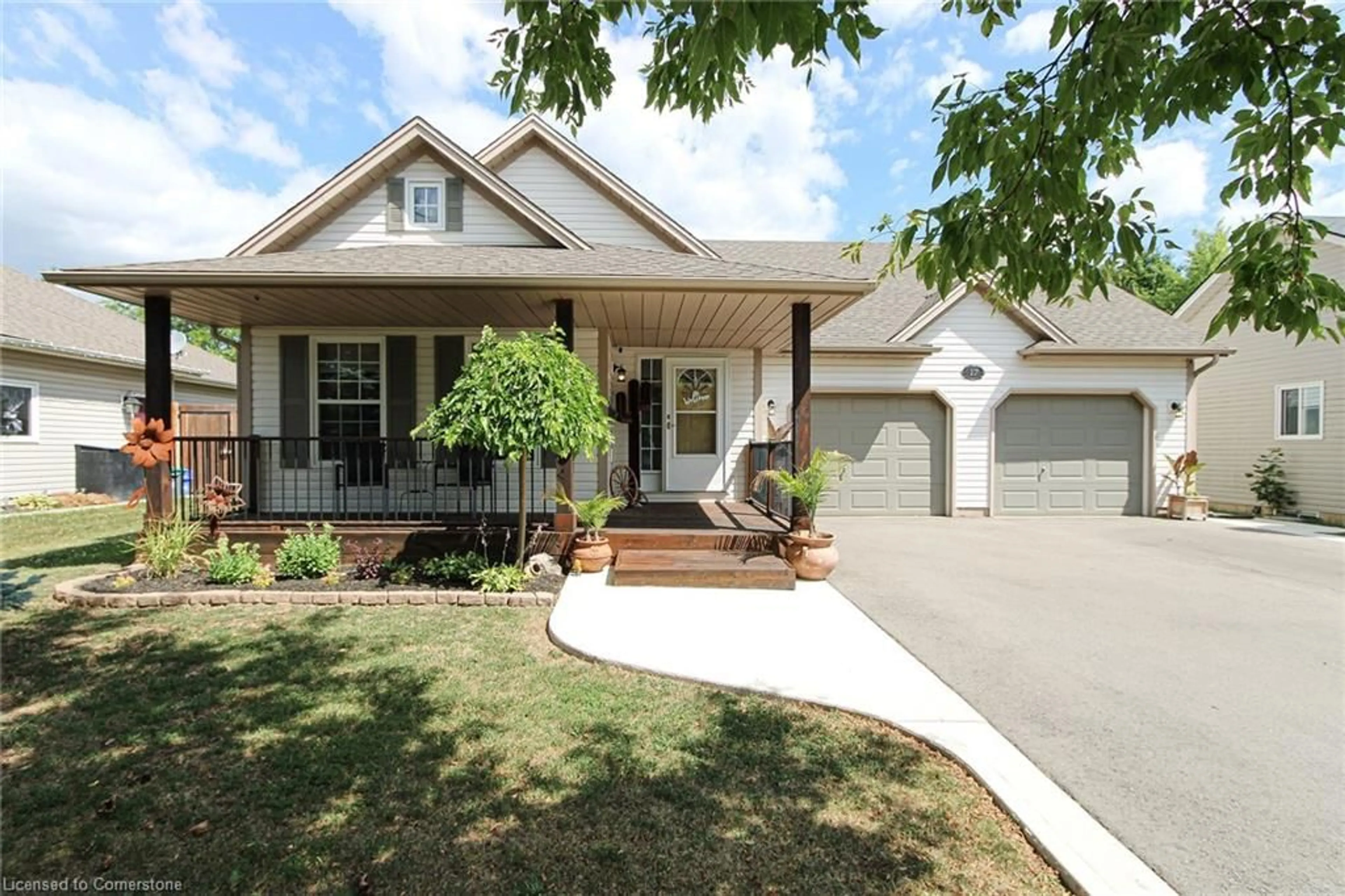 Home with vinyl exterior material, street for 17 Maple Ave, Smithville Ontario L0R 2A0