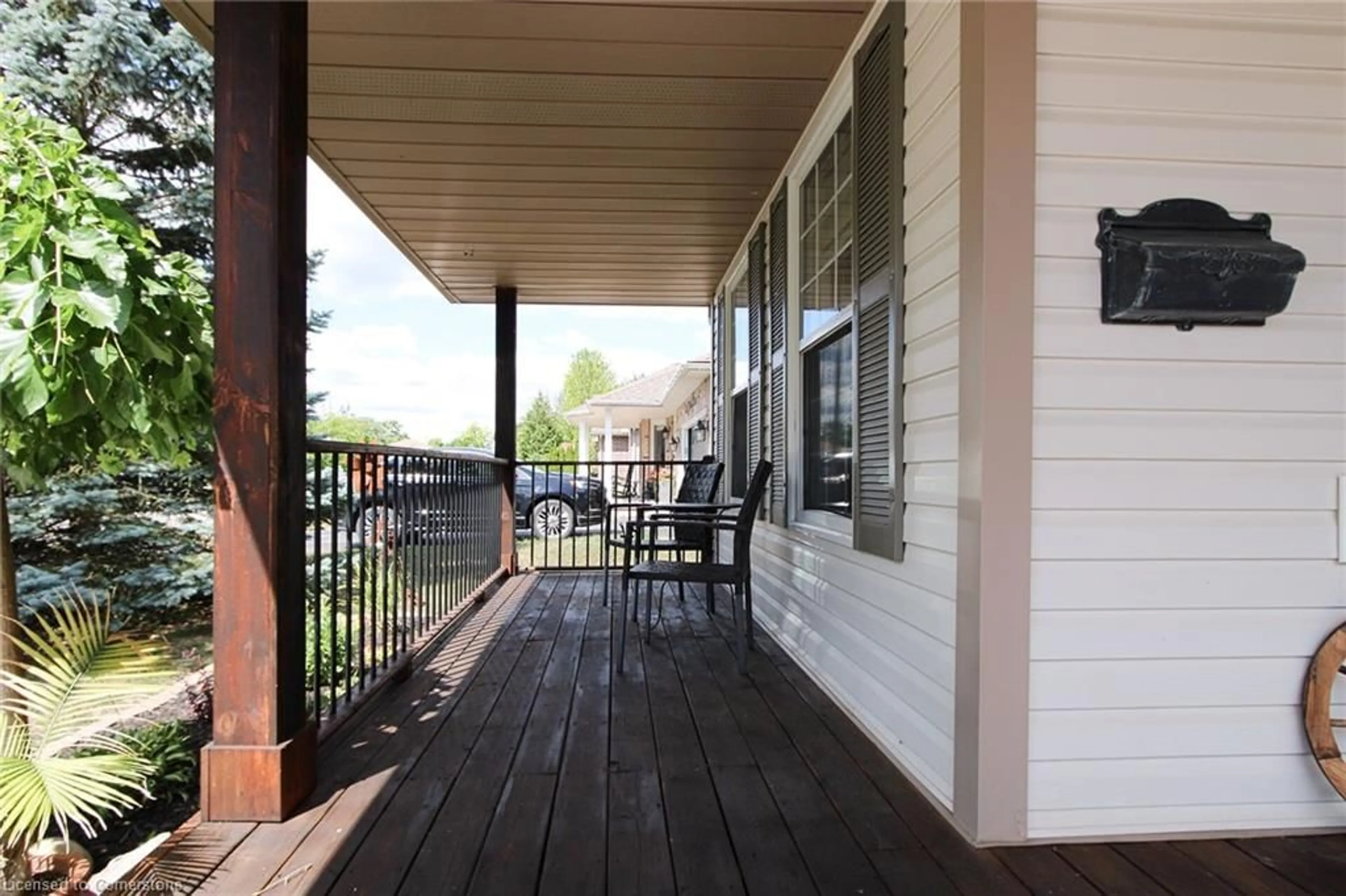 Patio, street for 17 Maple Ave, Smithville Ontario L0R 2A0