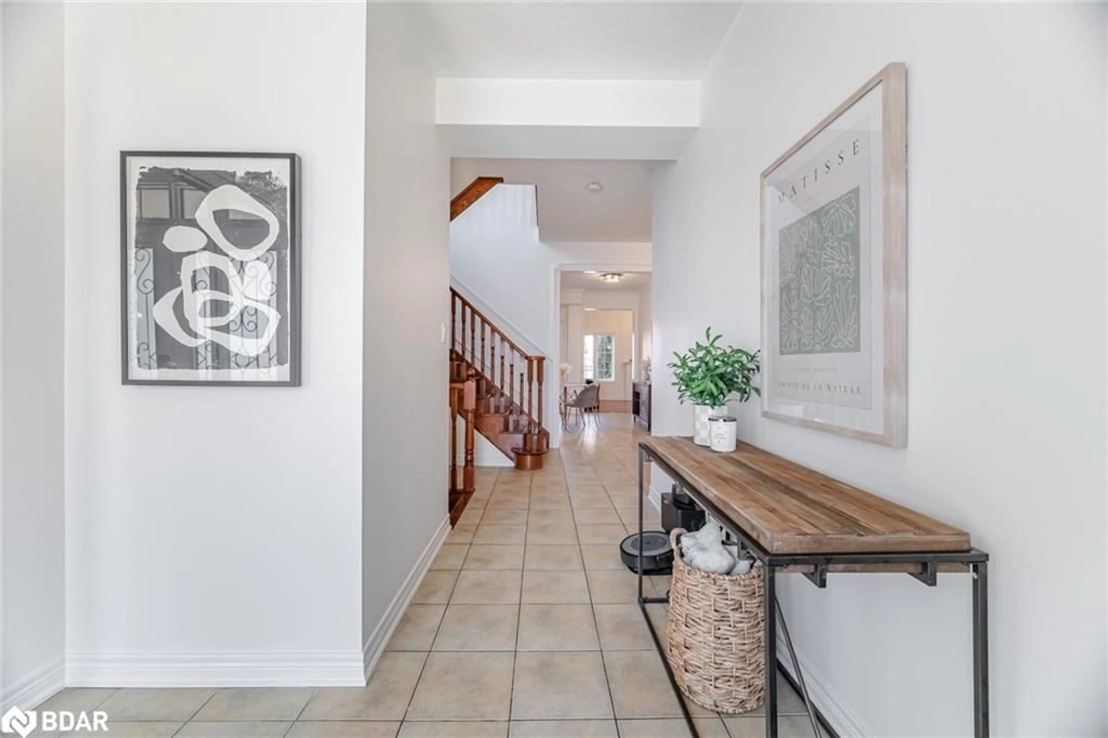 Indoor entryway for 1046 Costigan Rd, Milton Ontario L9T 6N6