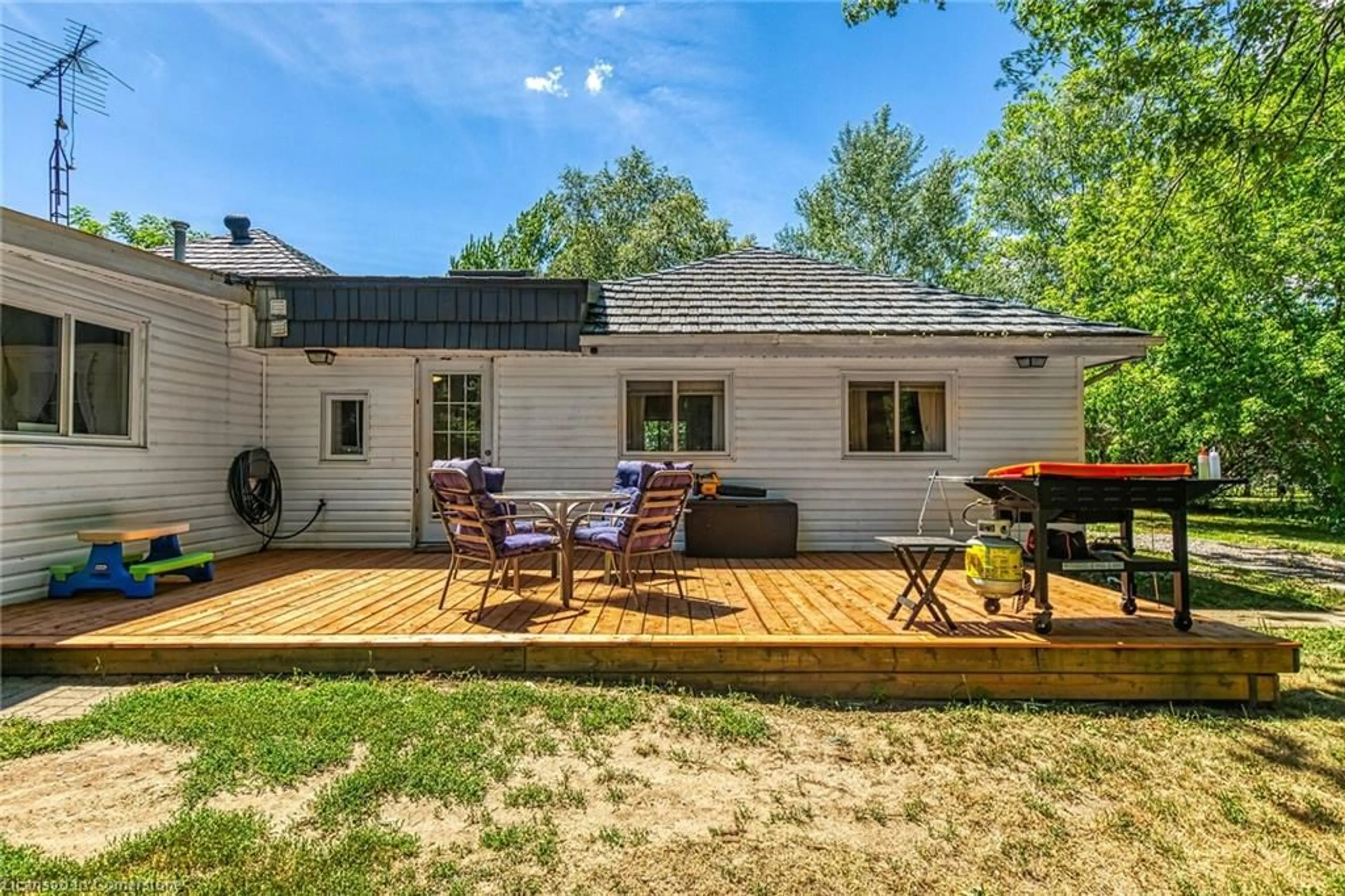 Patio, unknown for 8241 Highway 3, Dunnville Ontario N1A 2W4