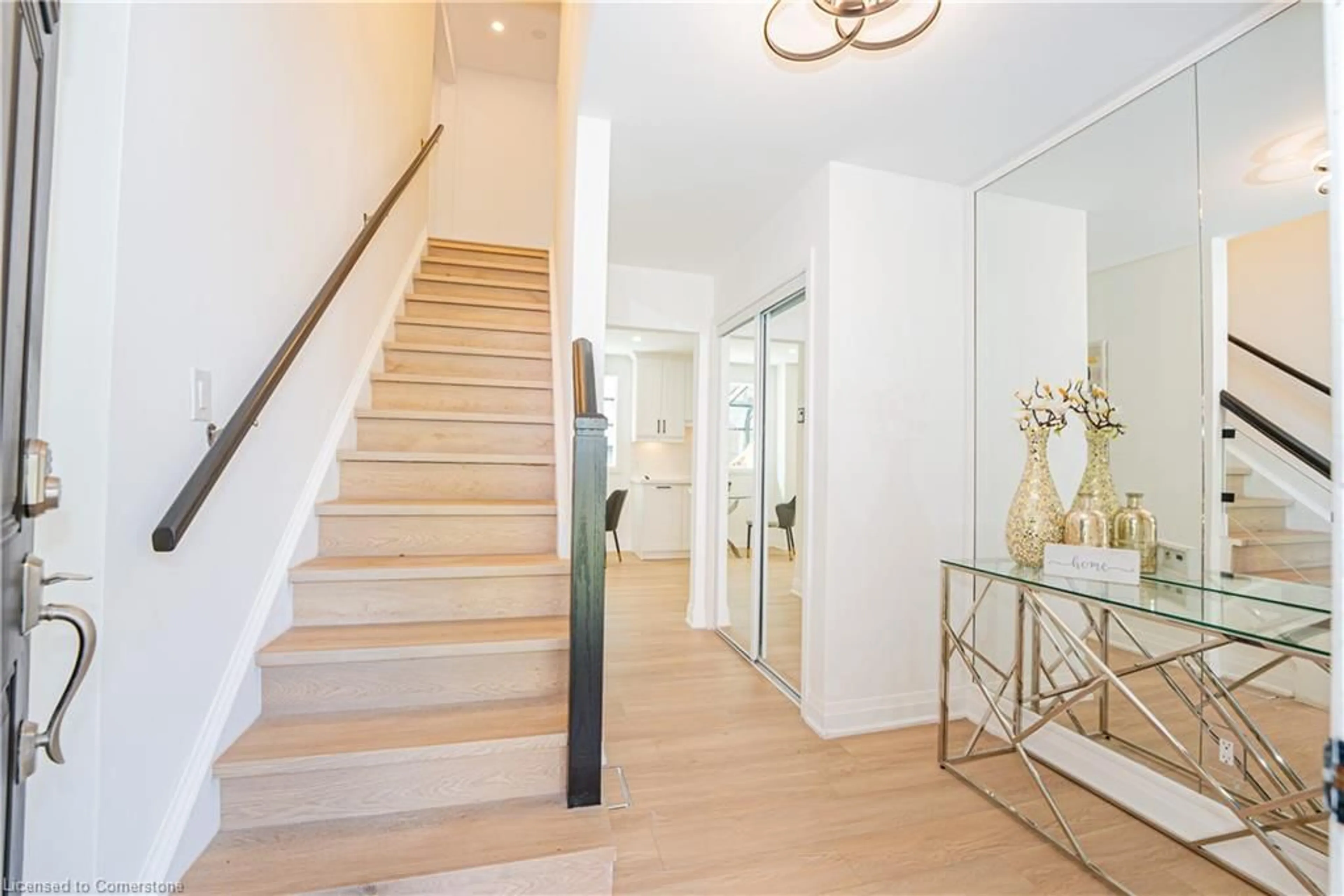 Indoor entryway for 281 Parkmount Dr, Waterloo Ontario N2L 5R4
