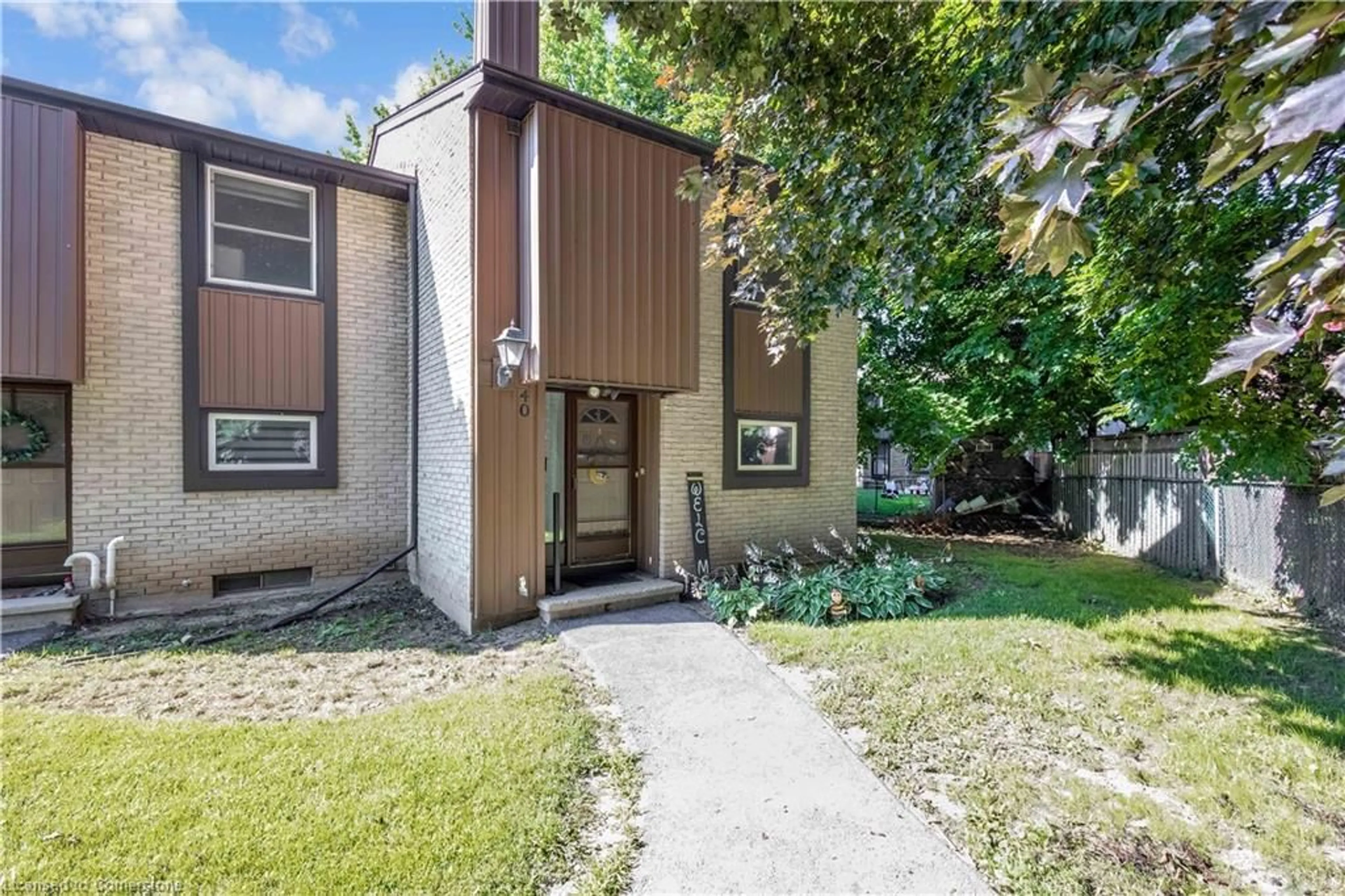 Unknown for 215 Glamis Rd #40, Cambridge Ontario N1R 6O8