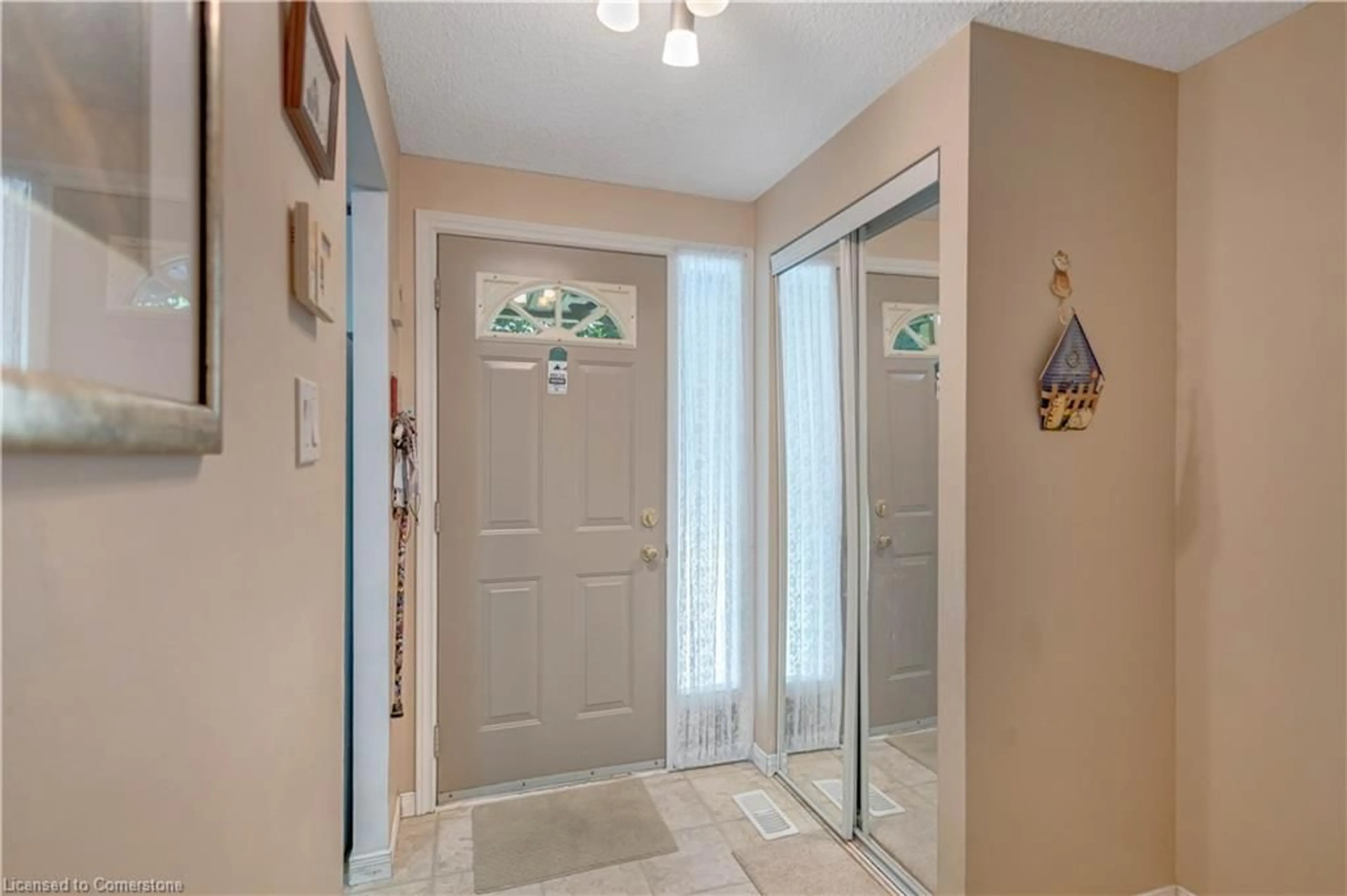 Indoor entryway for 215 Glamis Rd #40, Cambridge Ontario N1R 6O8