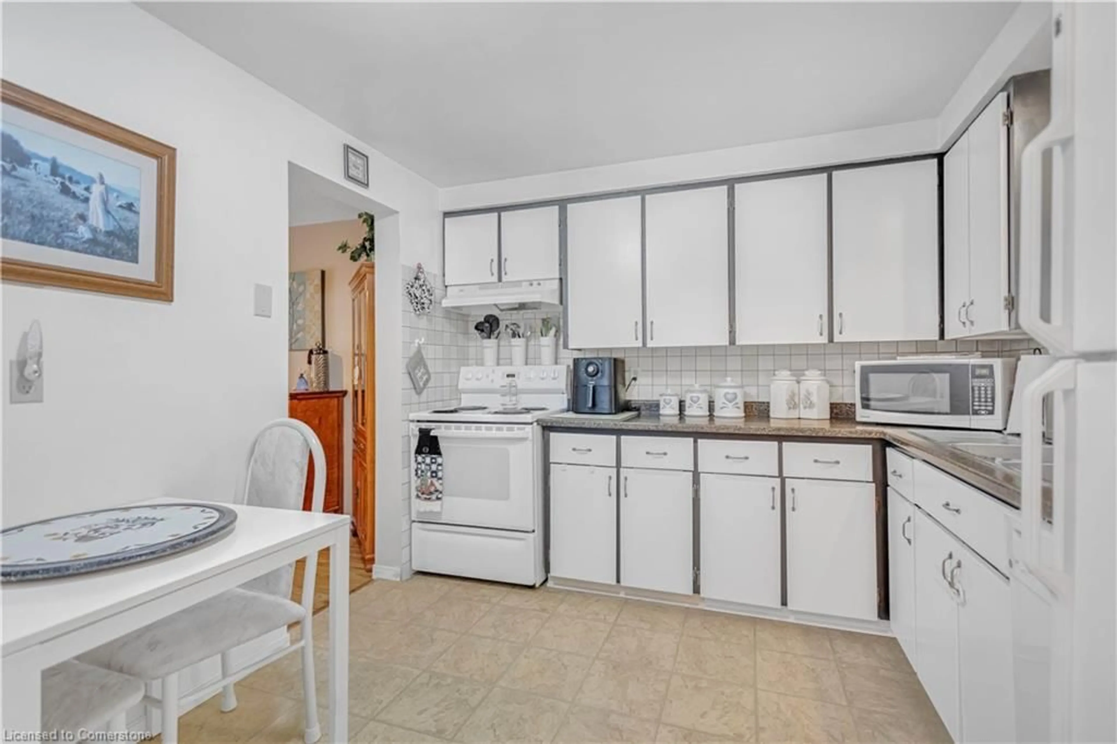 Standard kitchen, ceramic/tile floor for 215 Glamis Rd #40, Cambridge Ontario N1R 6O8