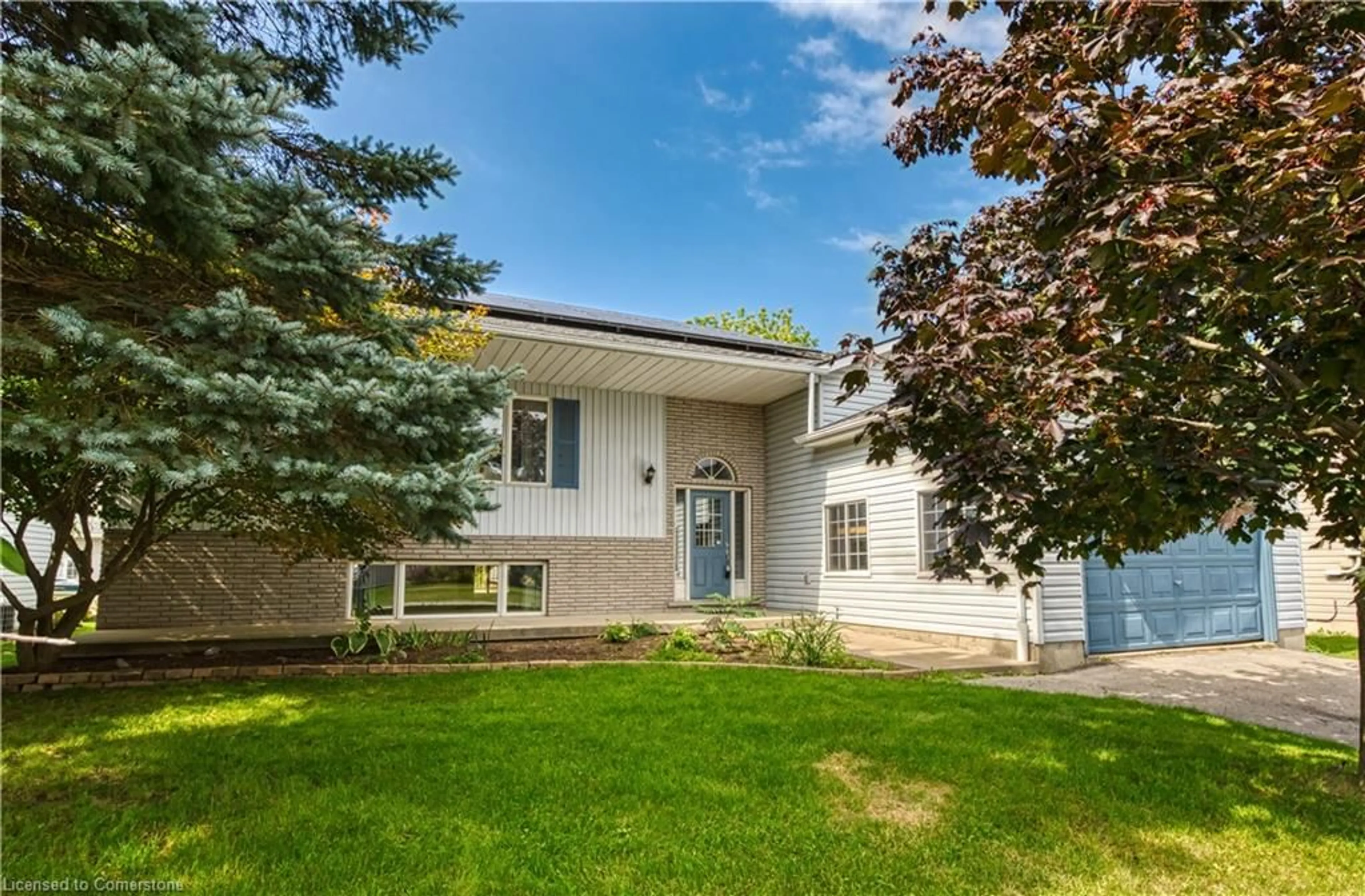 Home with vinyl exterior material, street for 20 Sarah St, Hagersville Ontario N0A 1H0