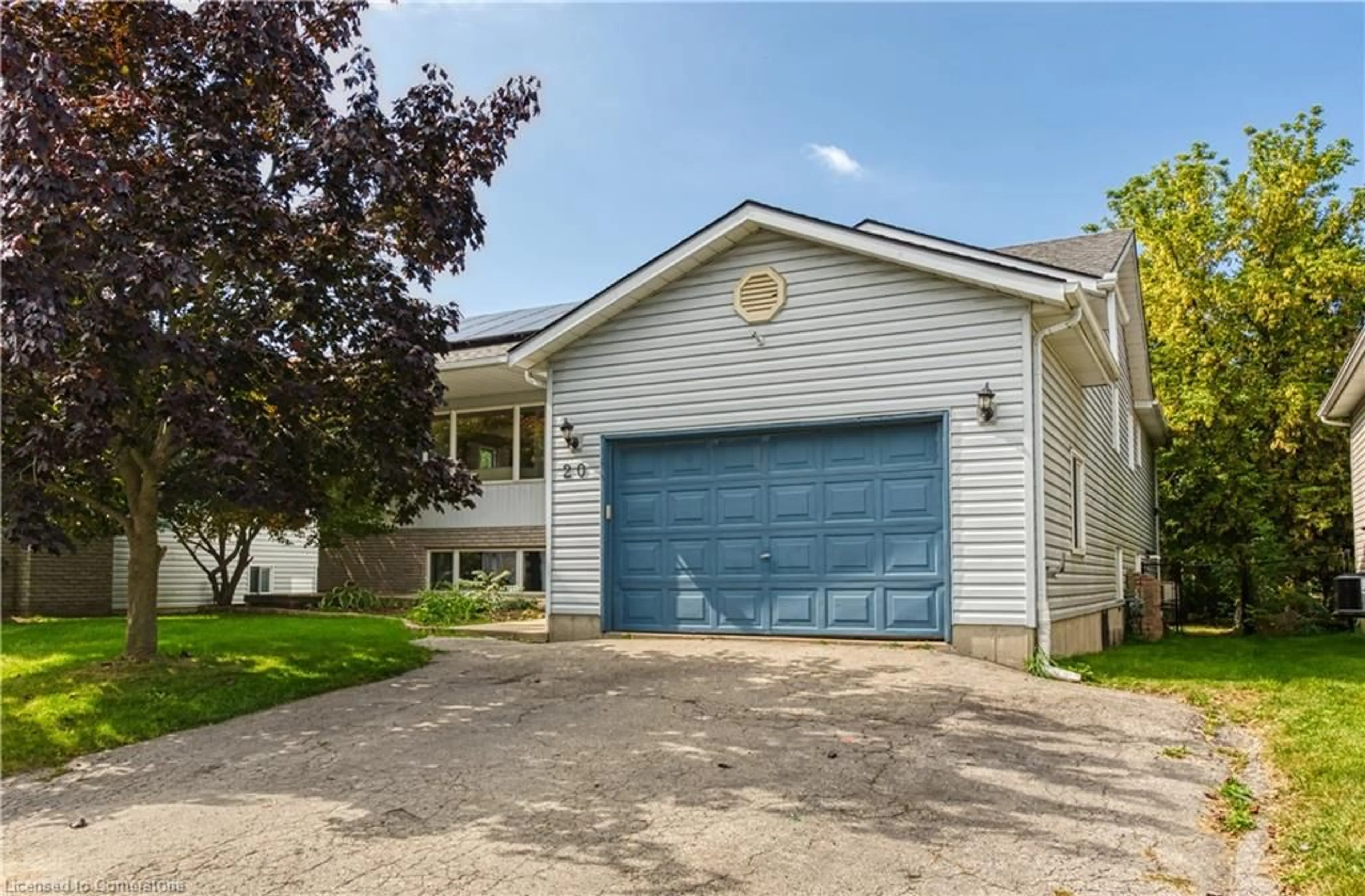 Home with vinyl exterior material, street for 20 Sarah St, Hagersville Ontario N0A 1H0