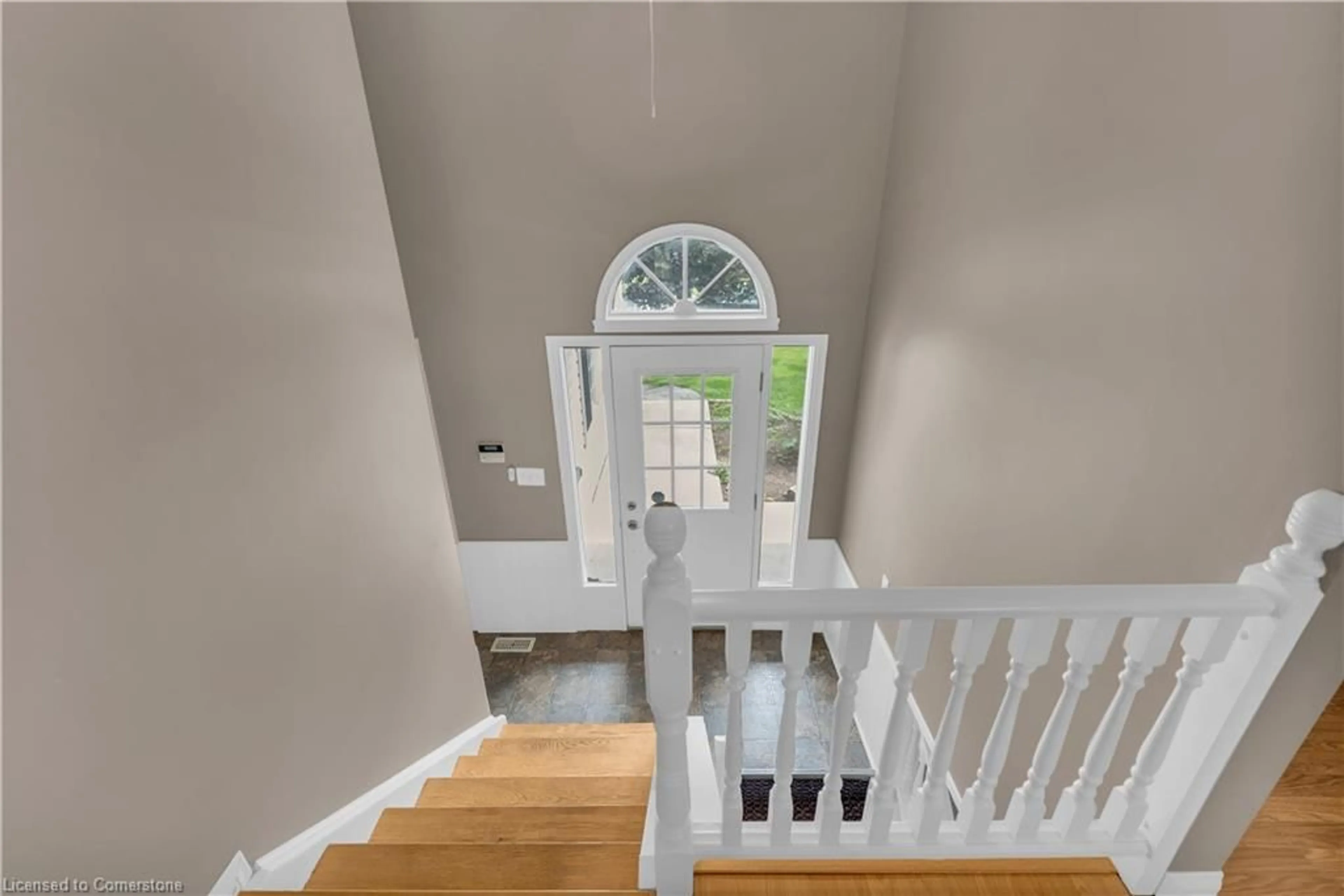 Indoor foyer for 20 Sarah St, Hagersville Ontario N0A 1H0