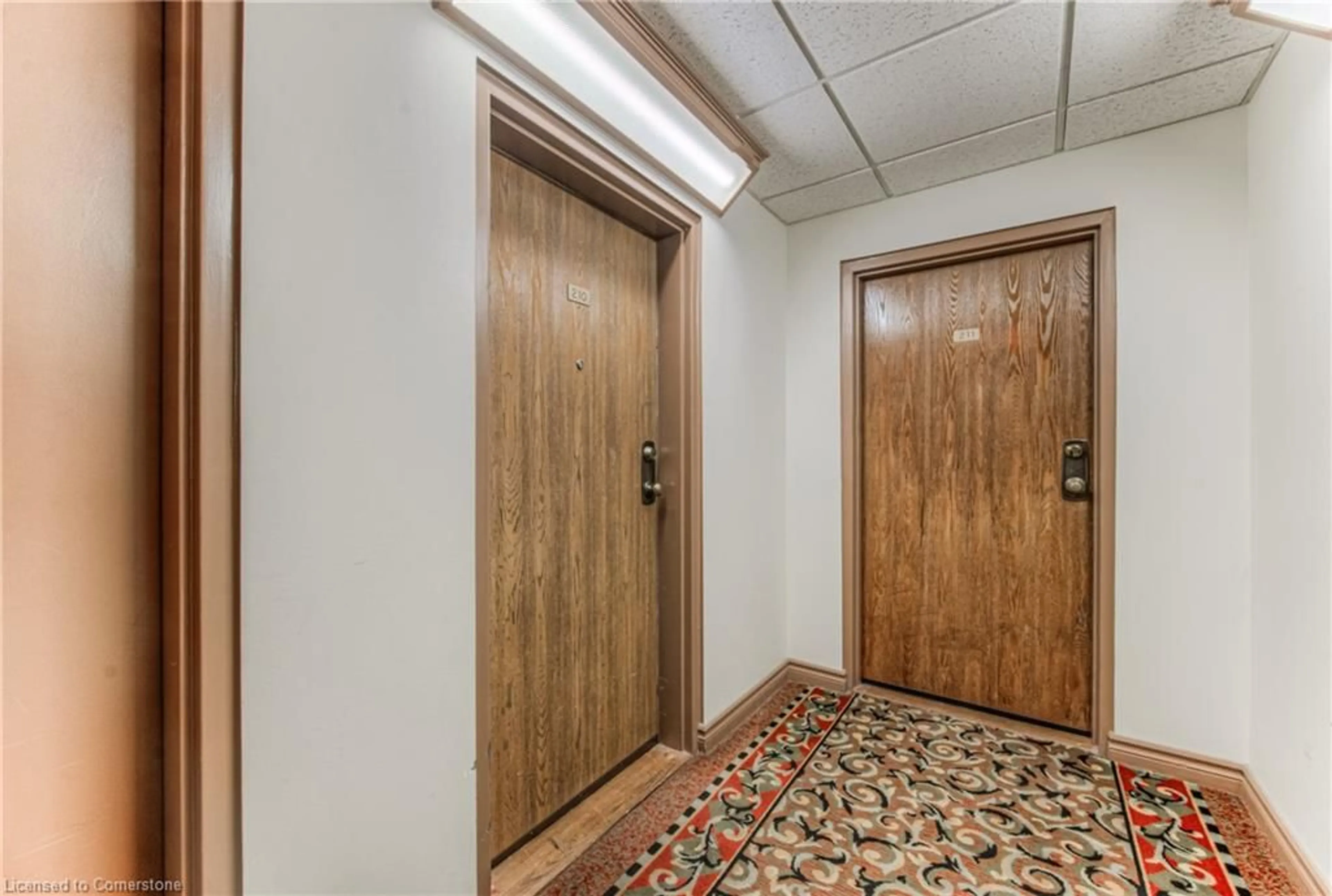 Indoor foyer for 55 Green Valley Dr #210, Kitchener Ontario N2P 1Z6