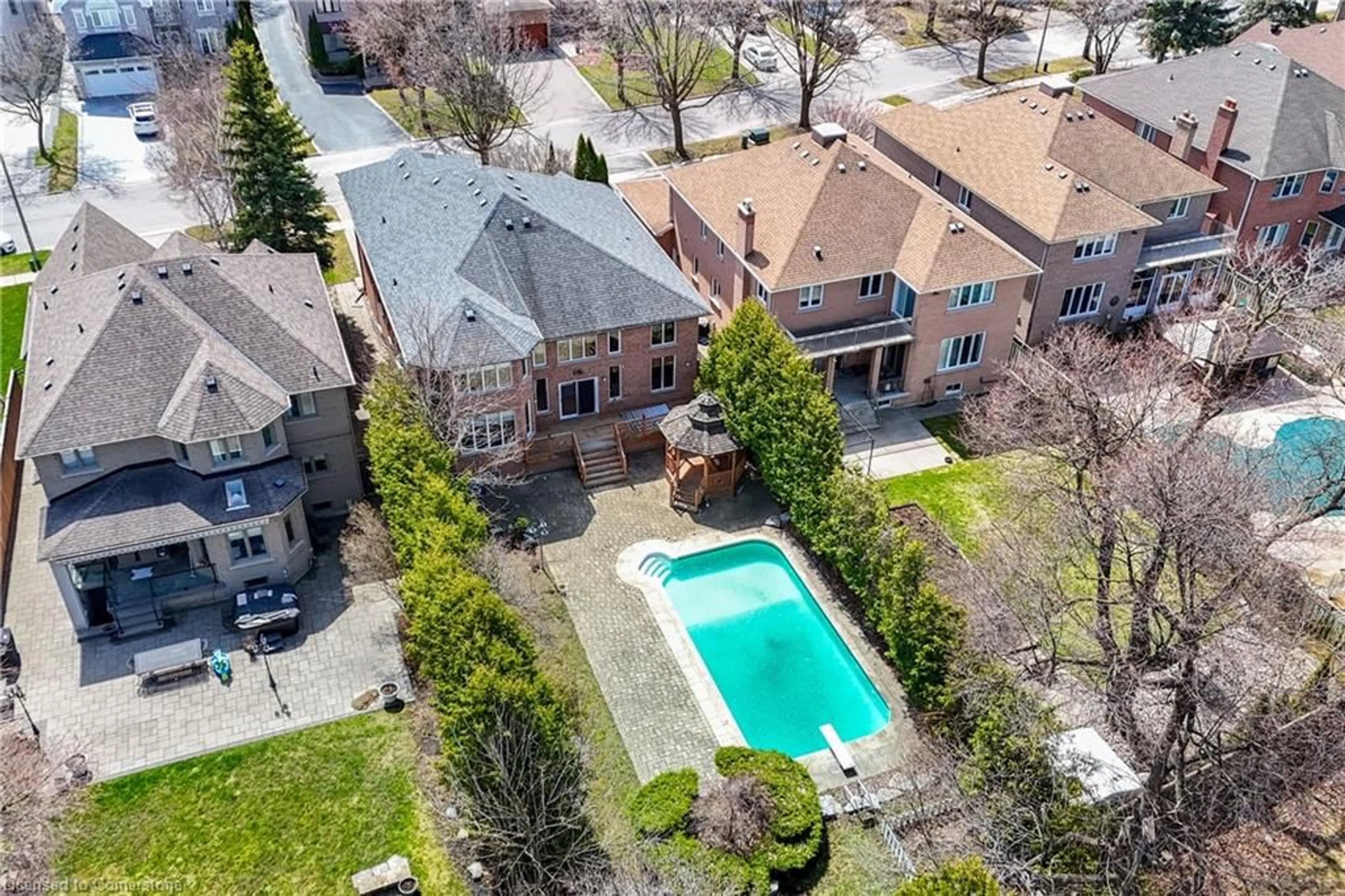 A pic from outside/outdoor area/front of a property/back of a property/a pic from drone, street for 122 Arten Ave, Toronto Ontario L4C 9Y3