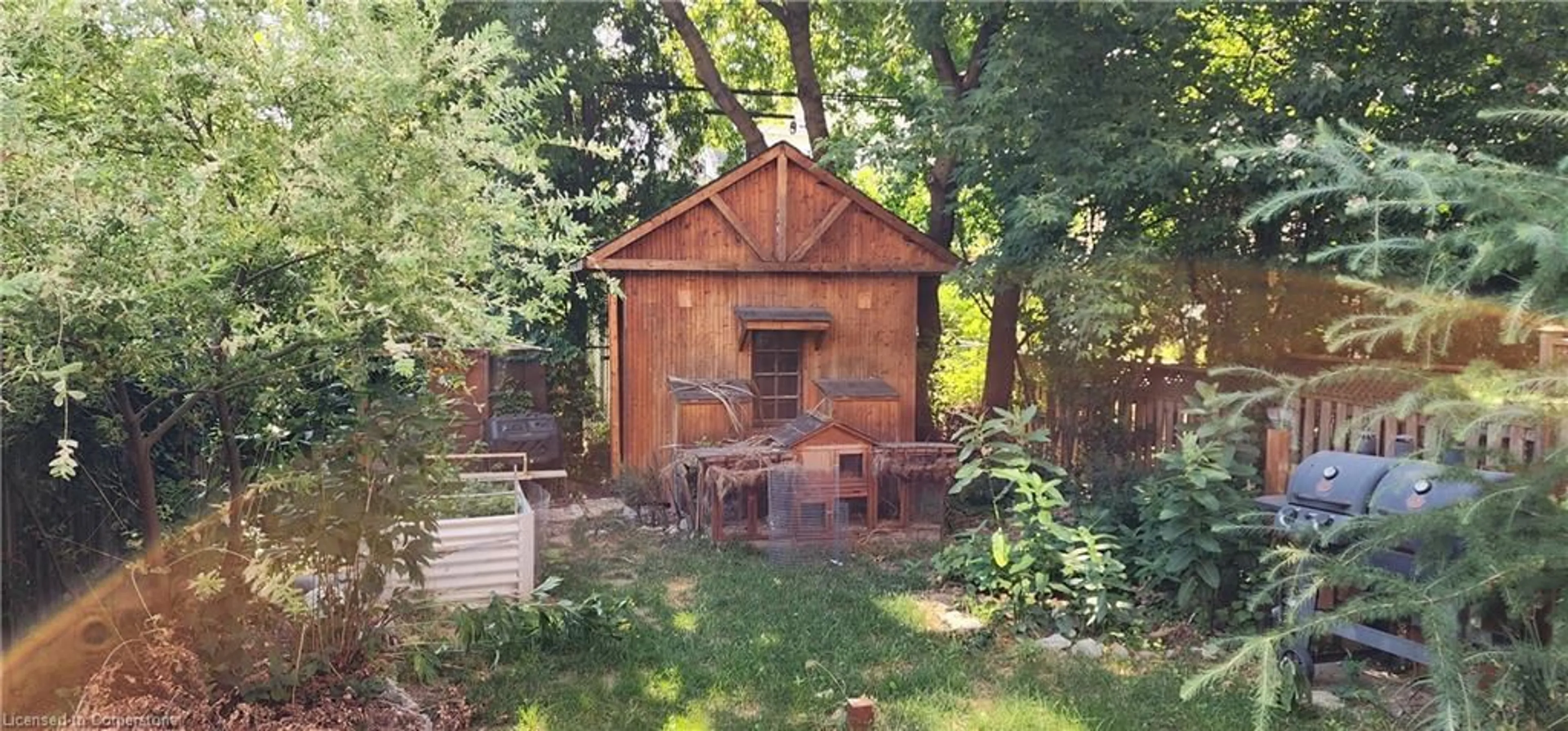 Shed for 71 Kensington Ave, Hamilton Ontario L8M 3H1