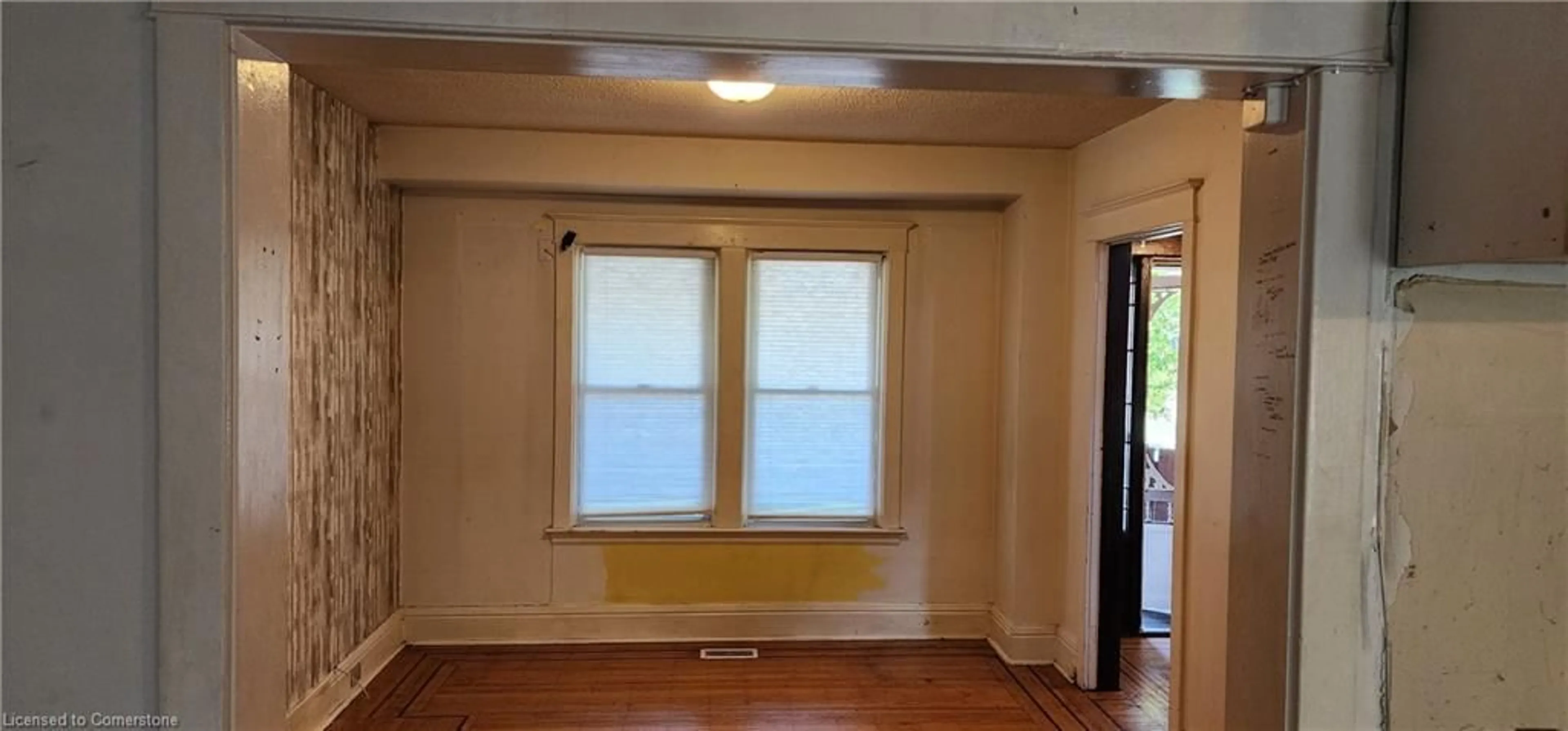 A pic of a room for 71 Kensington Ave, Hamilton Ontario L8M 3H1