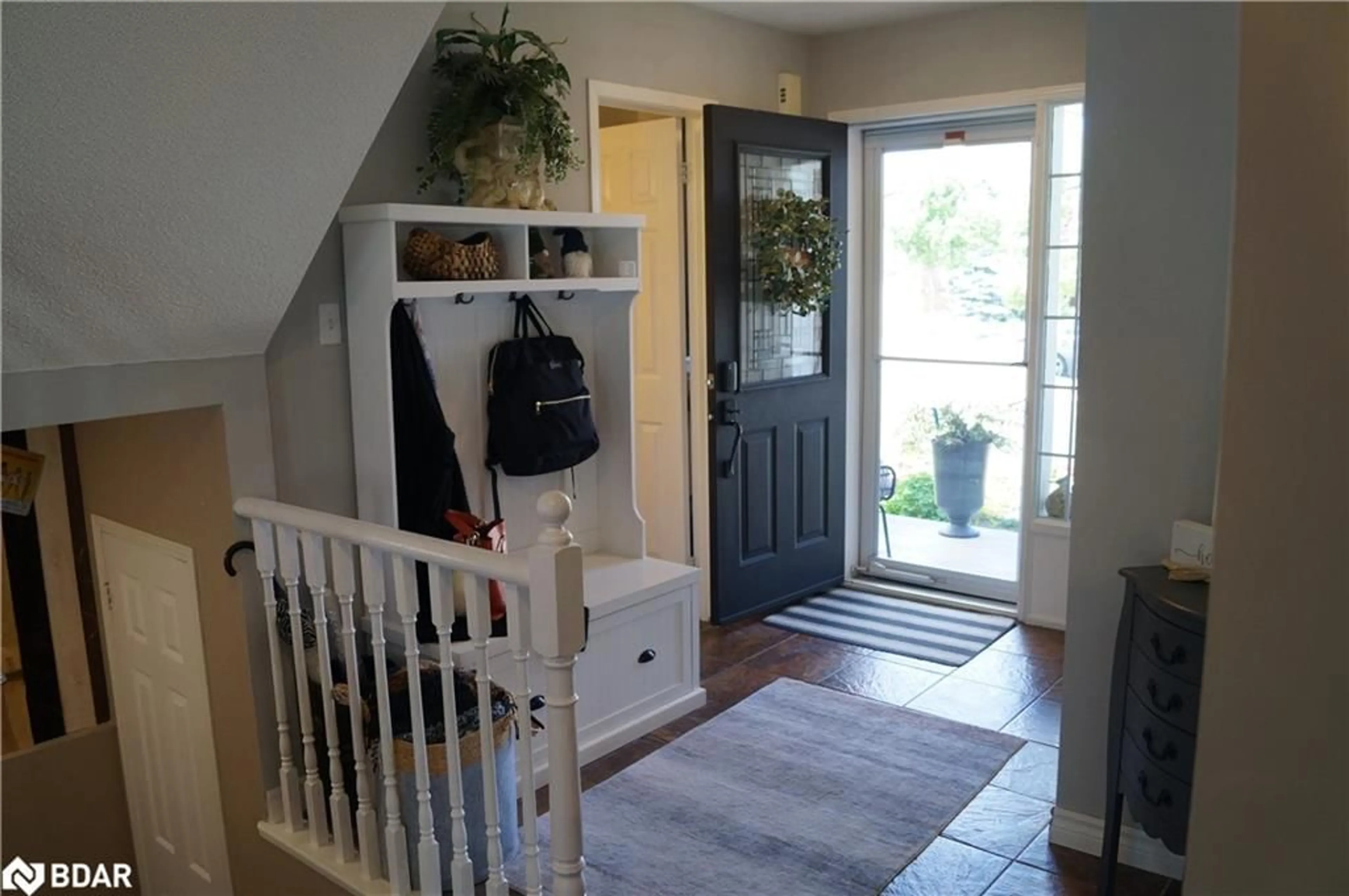 Indoor entryway for 54 Weymouth Rd, Barrie Ontario L4M 6R8