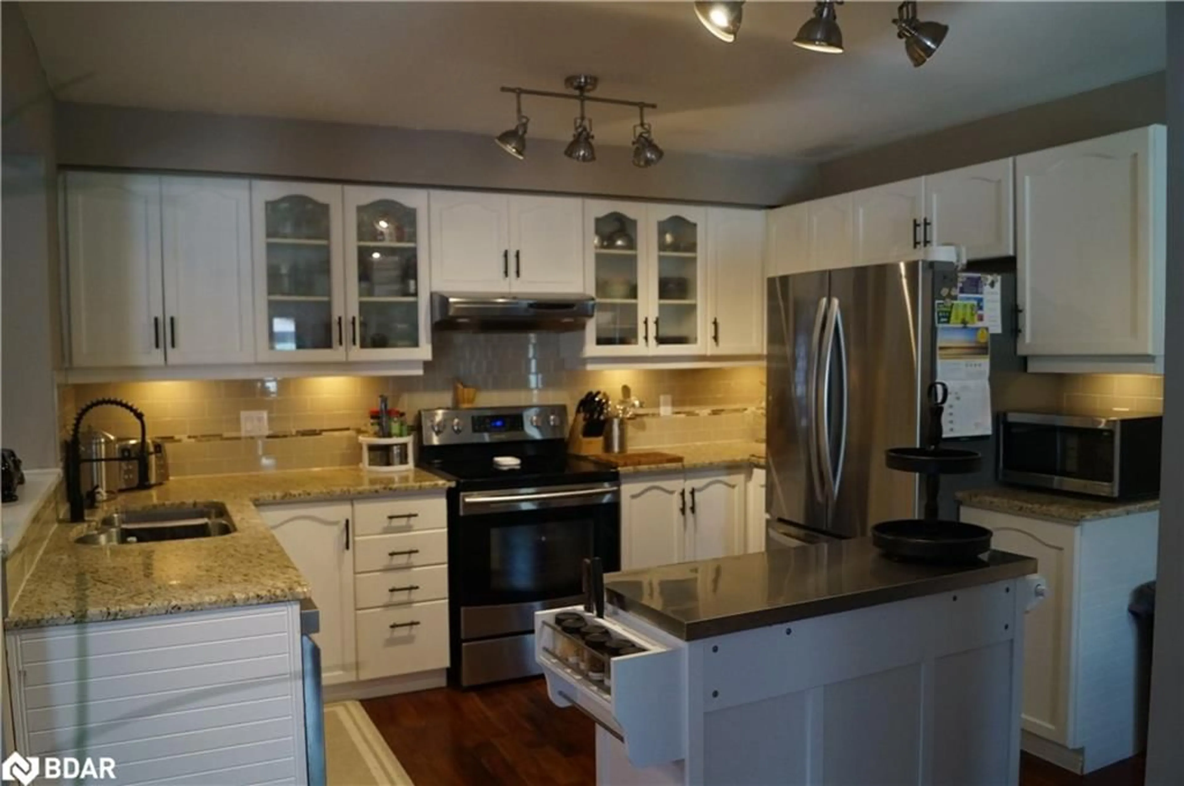 Open concept kitchen, unknown for 54 Weymouth Rd, Barrie Ontario L4M 6R8