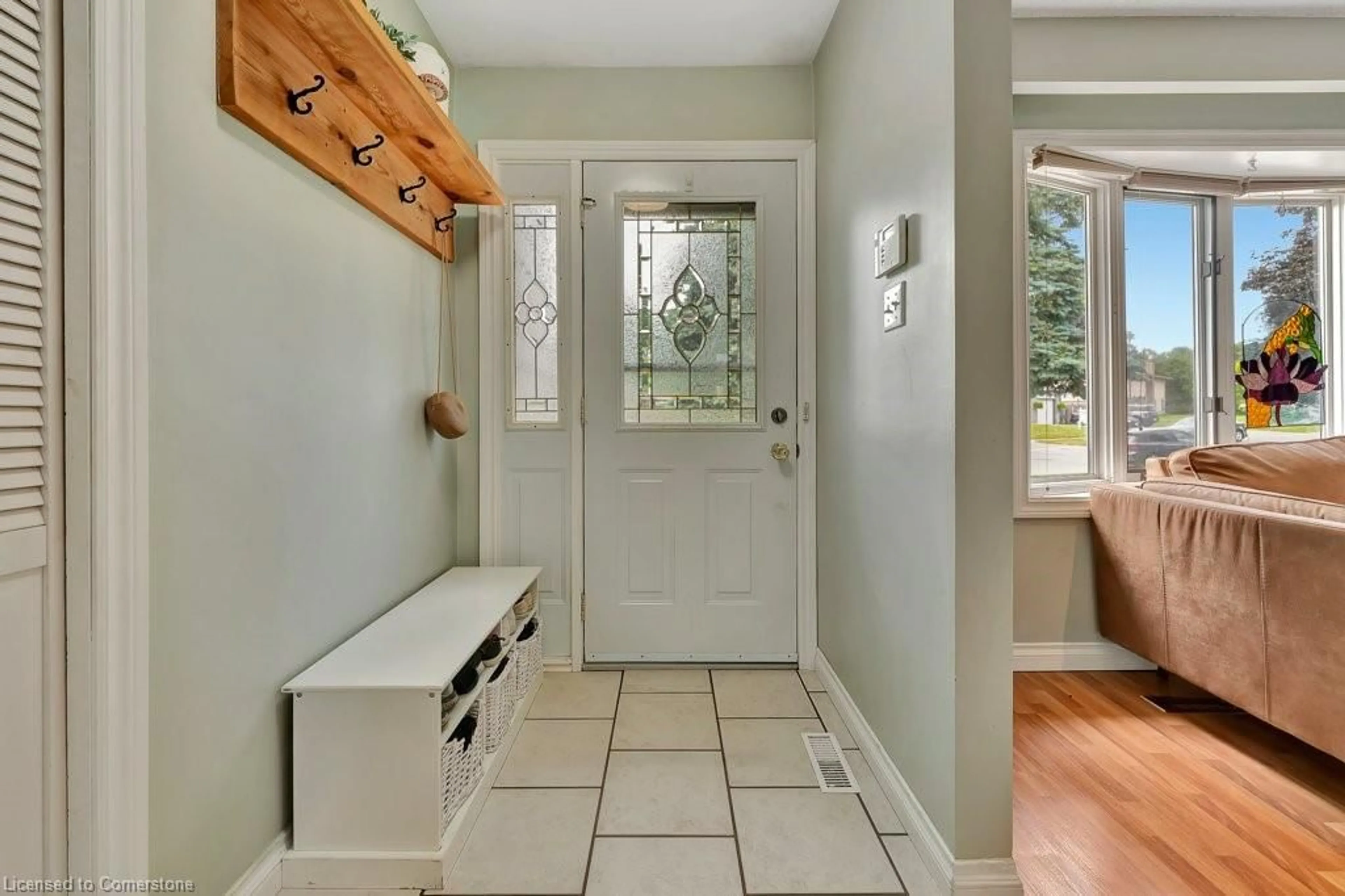 Indoor entryway for 77 Magnolia Dr, Paris Ontario N3L 3N2