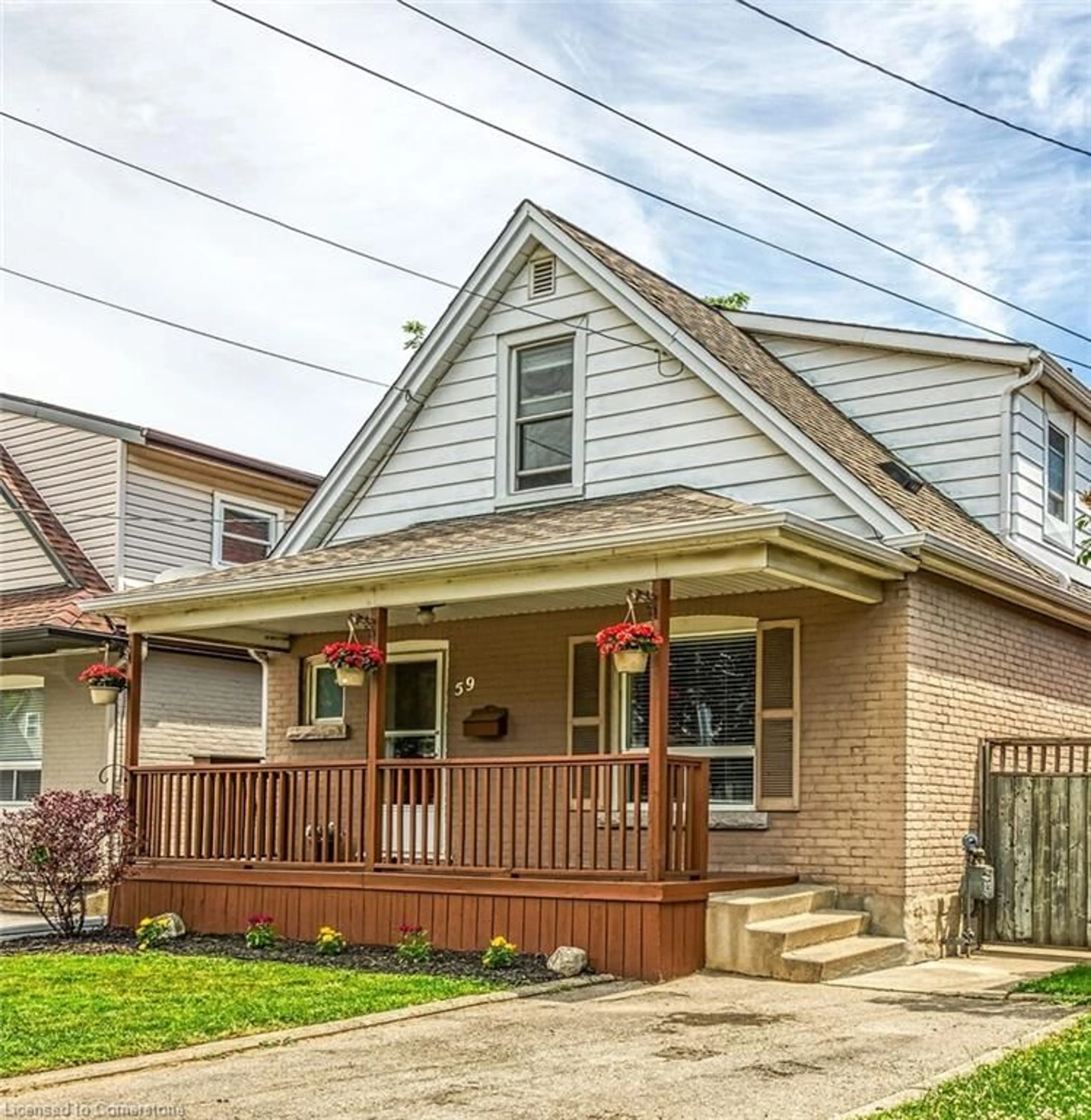 Home with vinyl exterior material, street for 59 East 26th St, Hamilton Ontario L8V 3C3