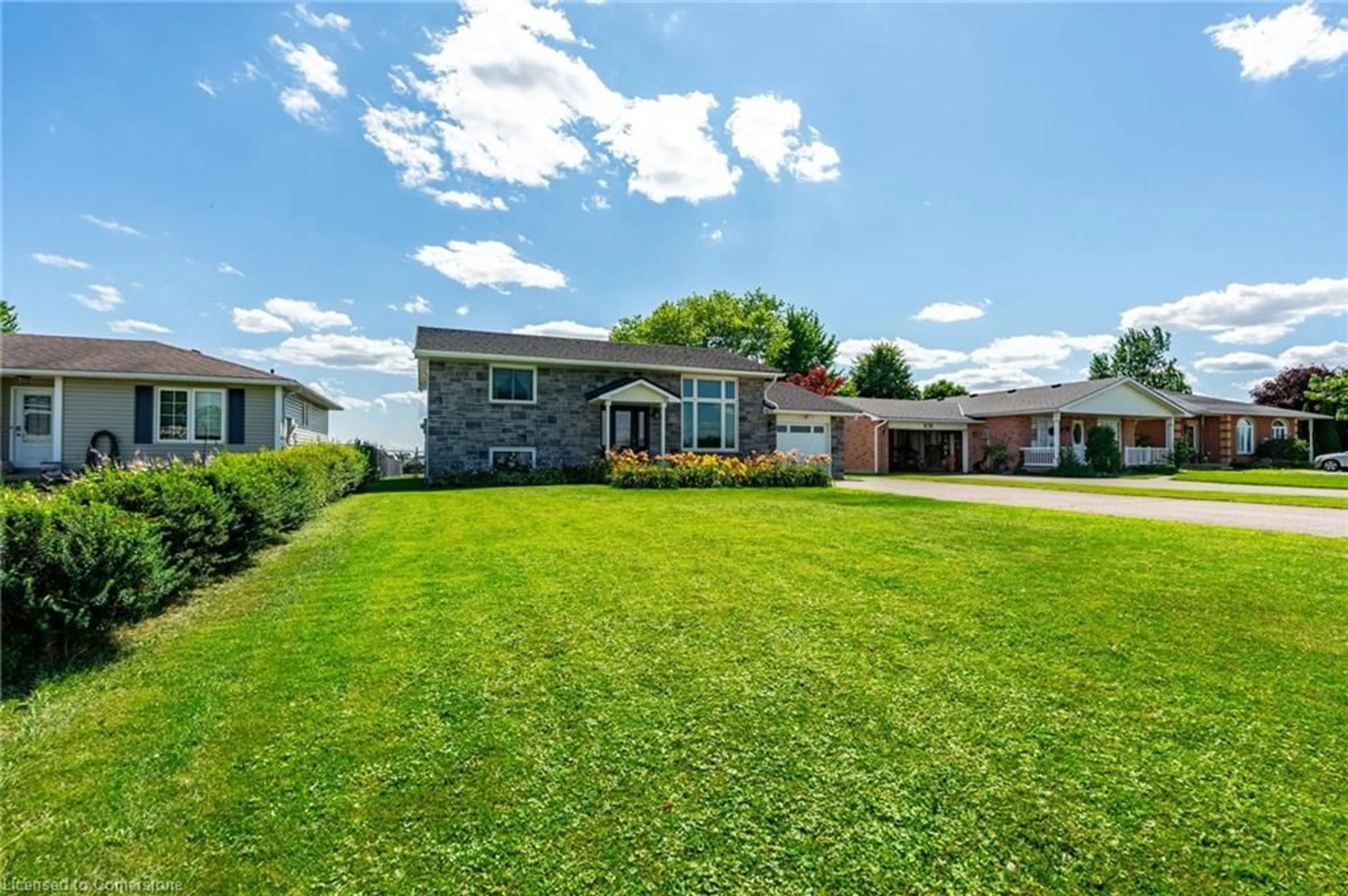 A pic from outside/outdoor area/front of a property/back of a property/a pic from drone, unknown for 180 King St, Hagersville Ontario N0A 1H0