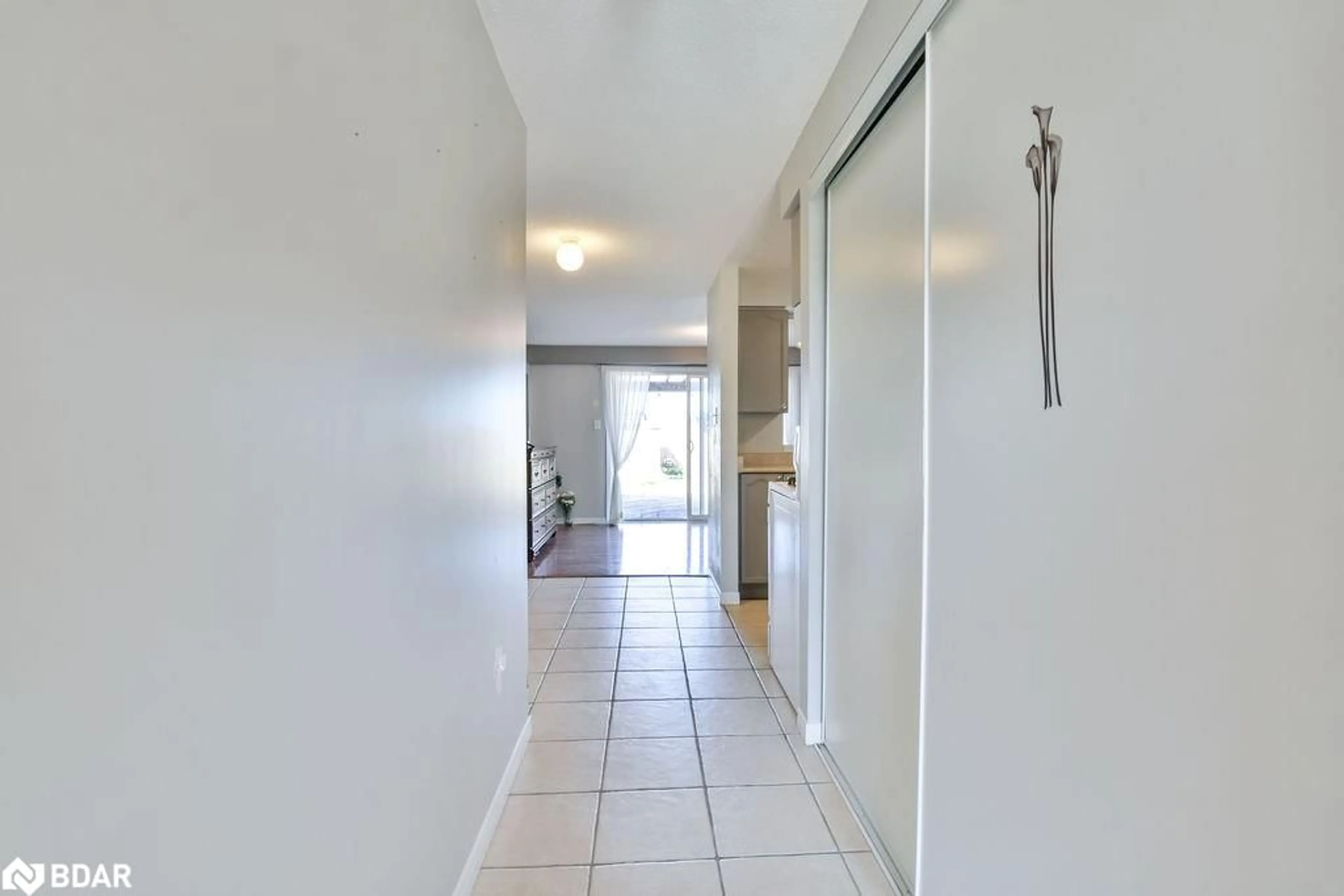 Indoor entryway for 71 Goodwin Dr, Barrie Ontario L4N 5Z8