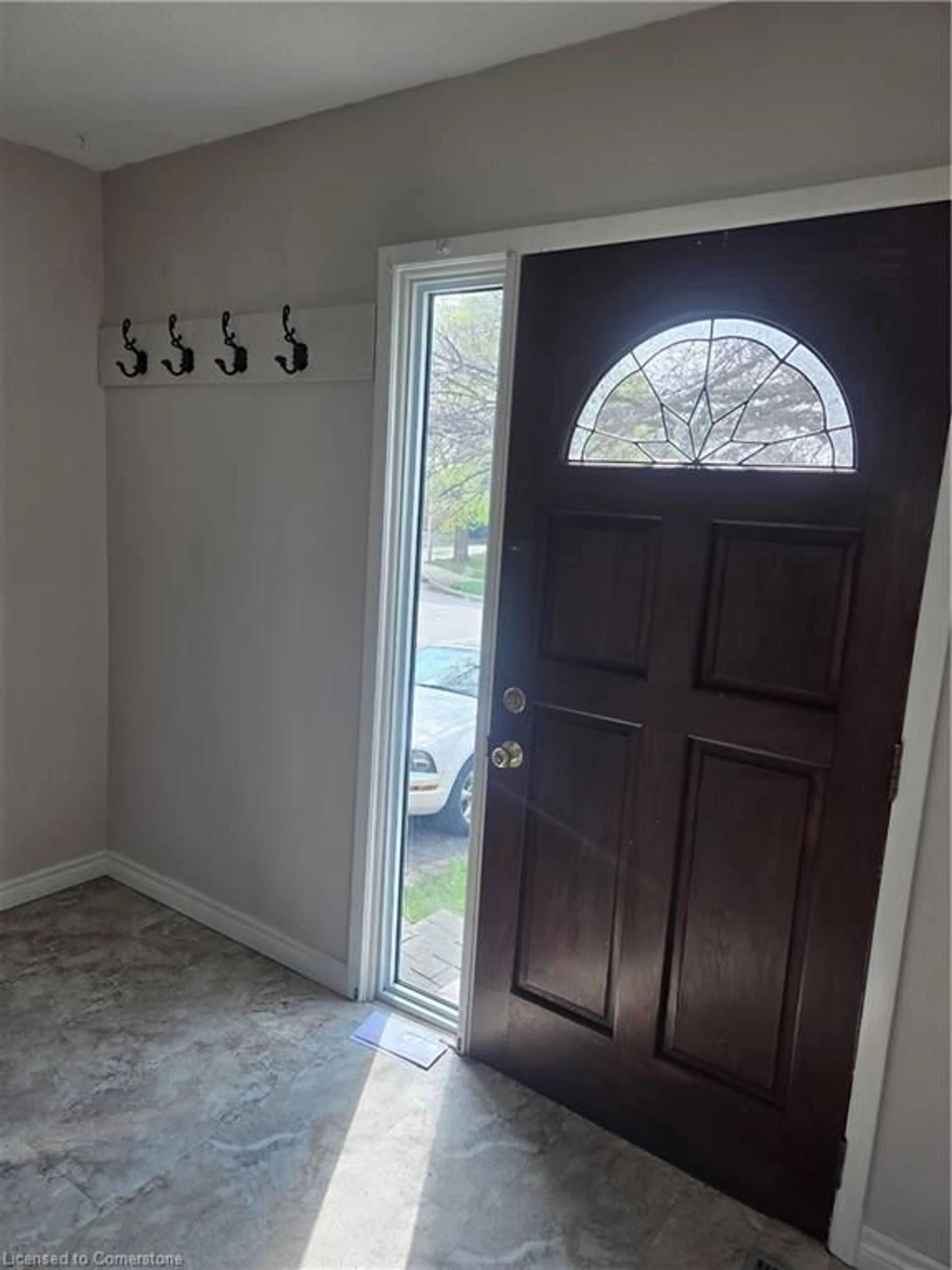 Indoor entryway for 1458 Wildren Pl, Cambridge Ontario N3H 5A9
