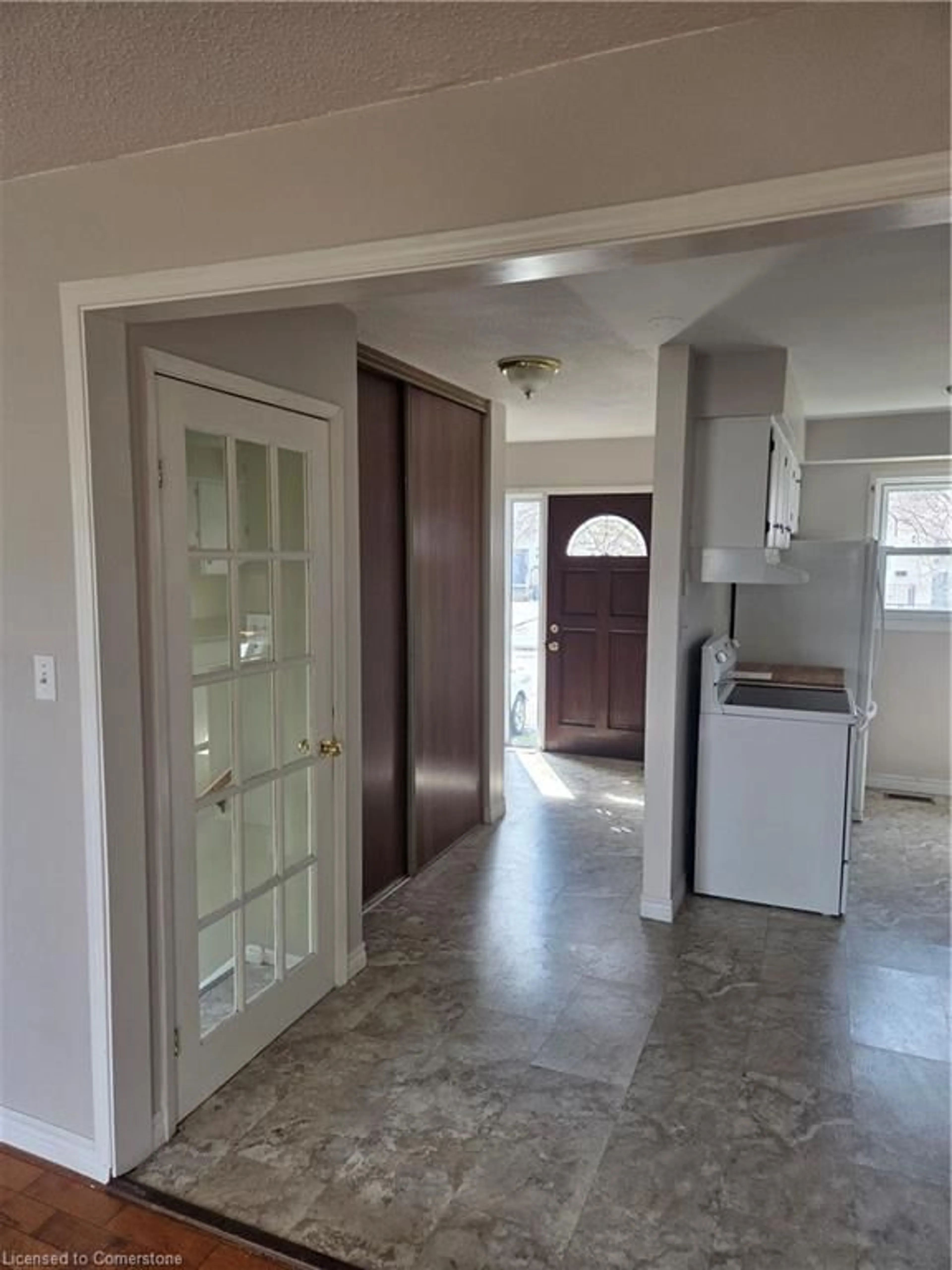 Indoor entryway for 1458 Wildren Pl, Cambridge Ontario N3H 5A9